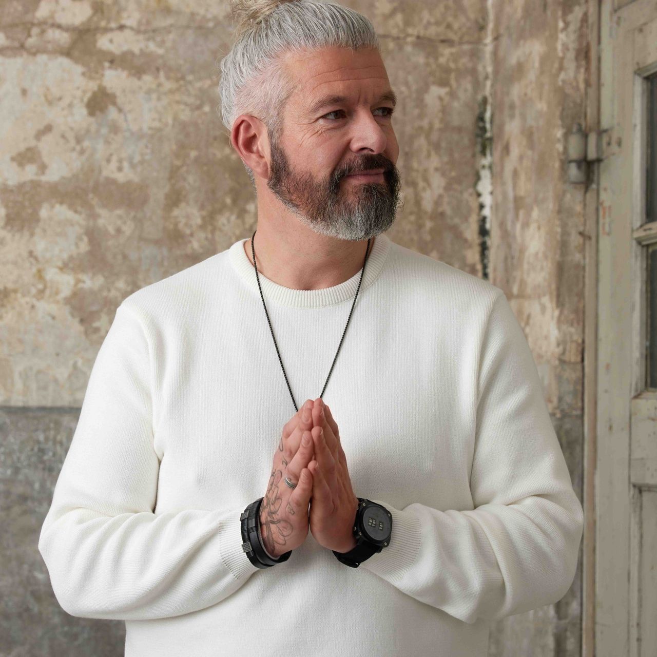 Gerecycled stainless steel herenring bewerkt met zwarte zirkonia