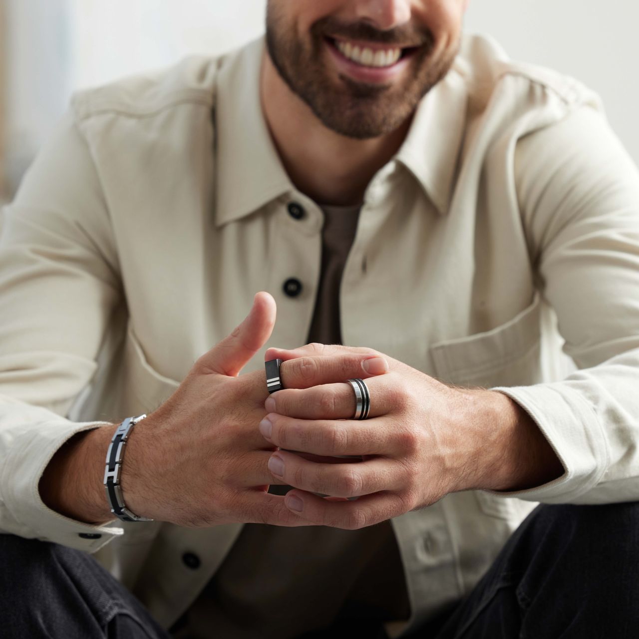 Gerecycleerd stalen blackplated heren zegelring met 2 strepen