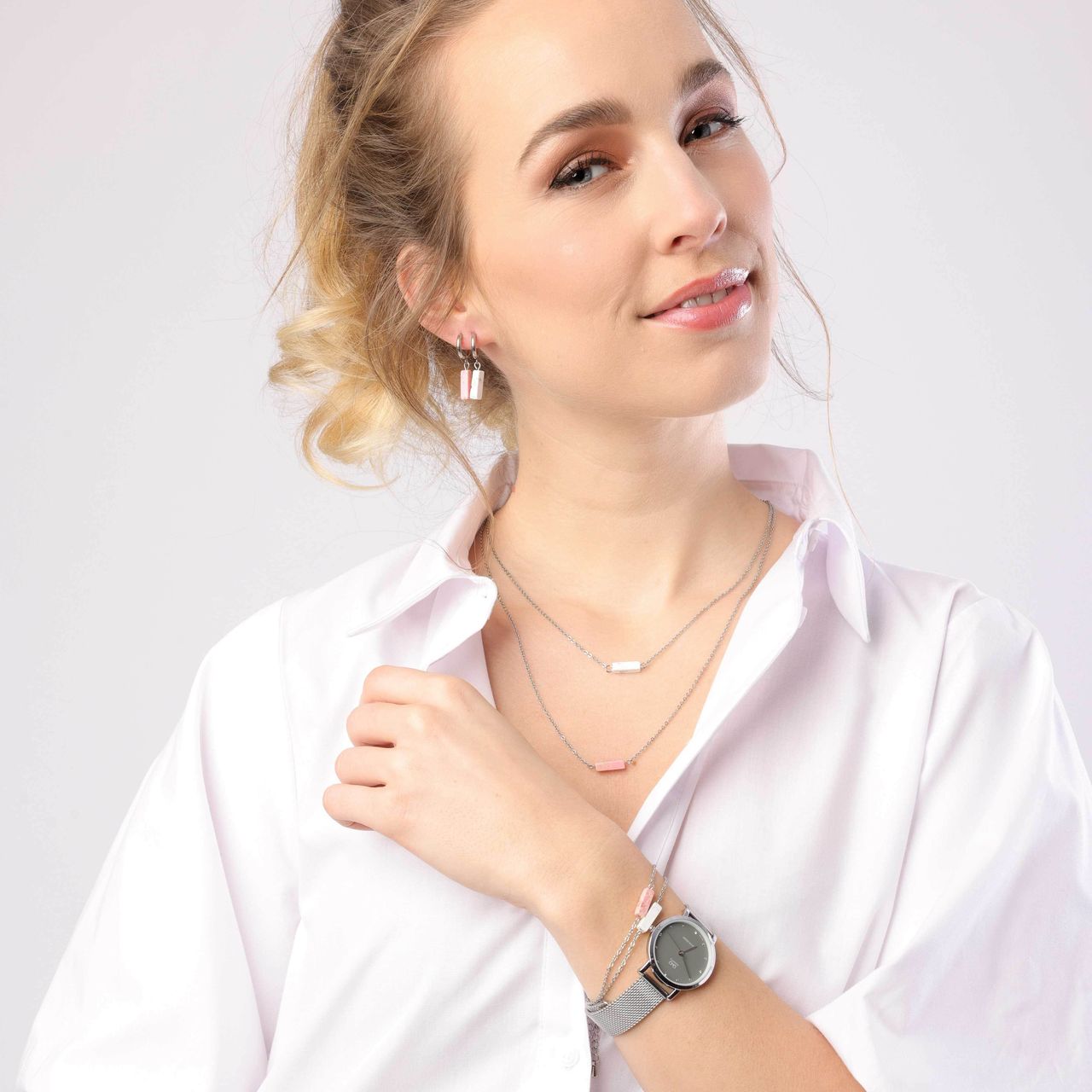 Q & Q Dames Horloge Zilverkleurig QA21J232Y
