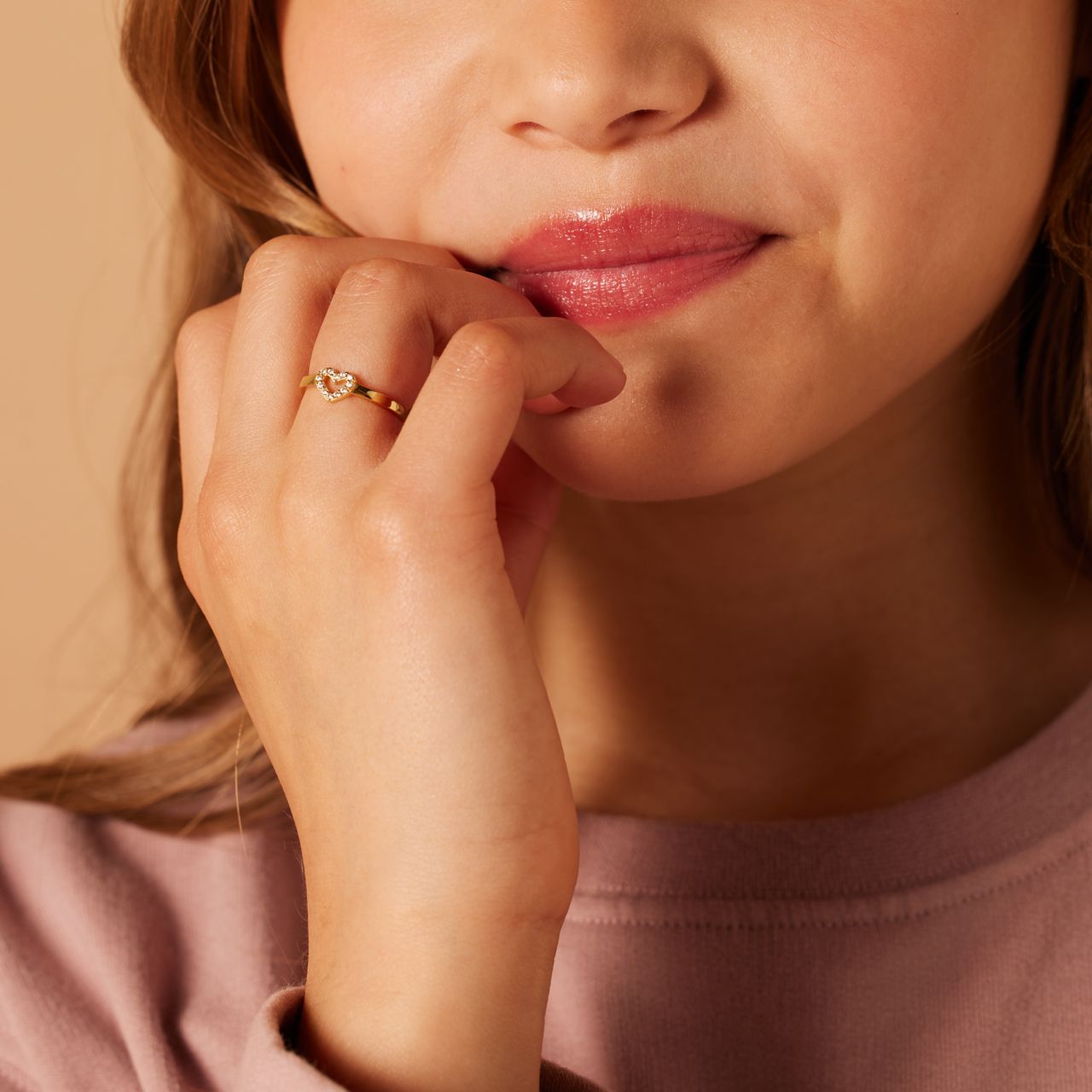 Zilveren goldplated kinderring hart met zirkonia