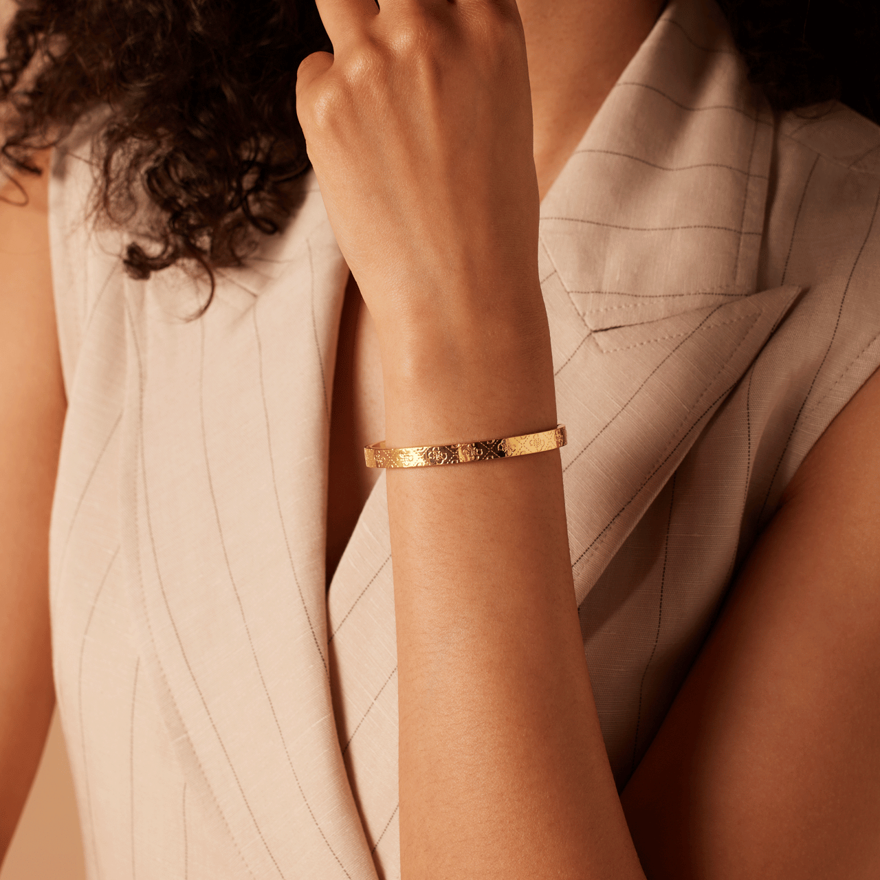 Guess stainless steel goldplated bangle armband 4G logo