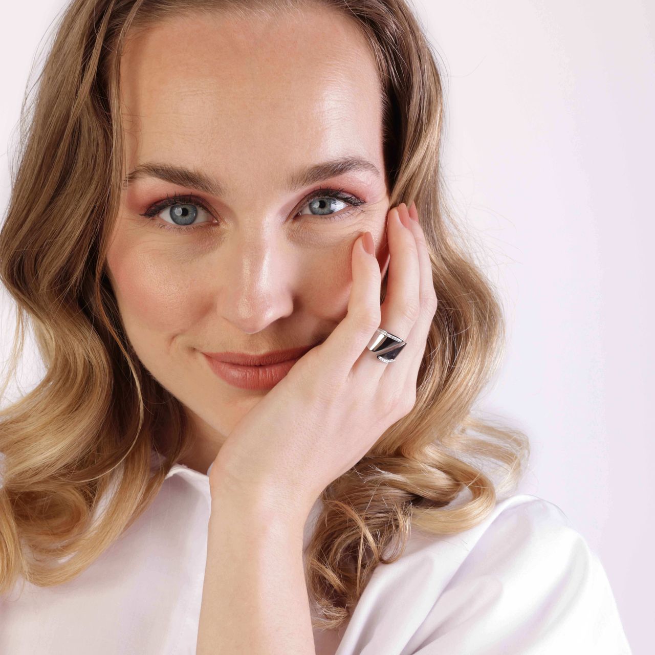 Gerecycled stainless steel ring met kristallen