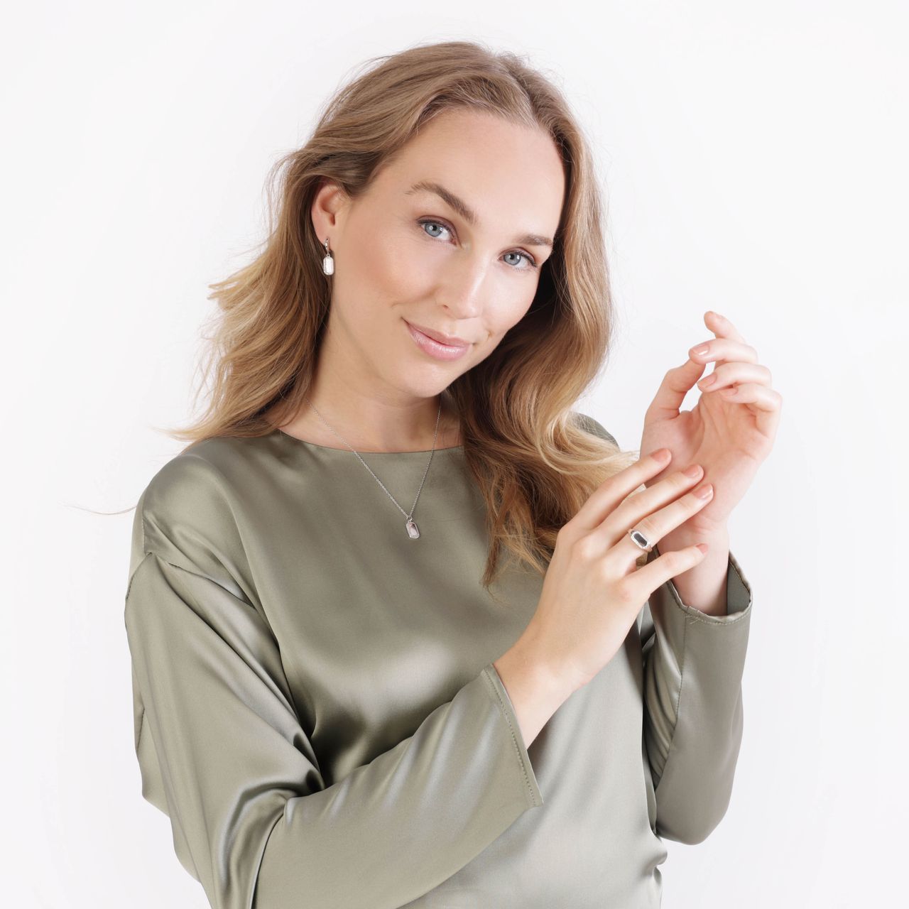 Gerecycled zilveren ring dog tag met zirkonia