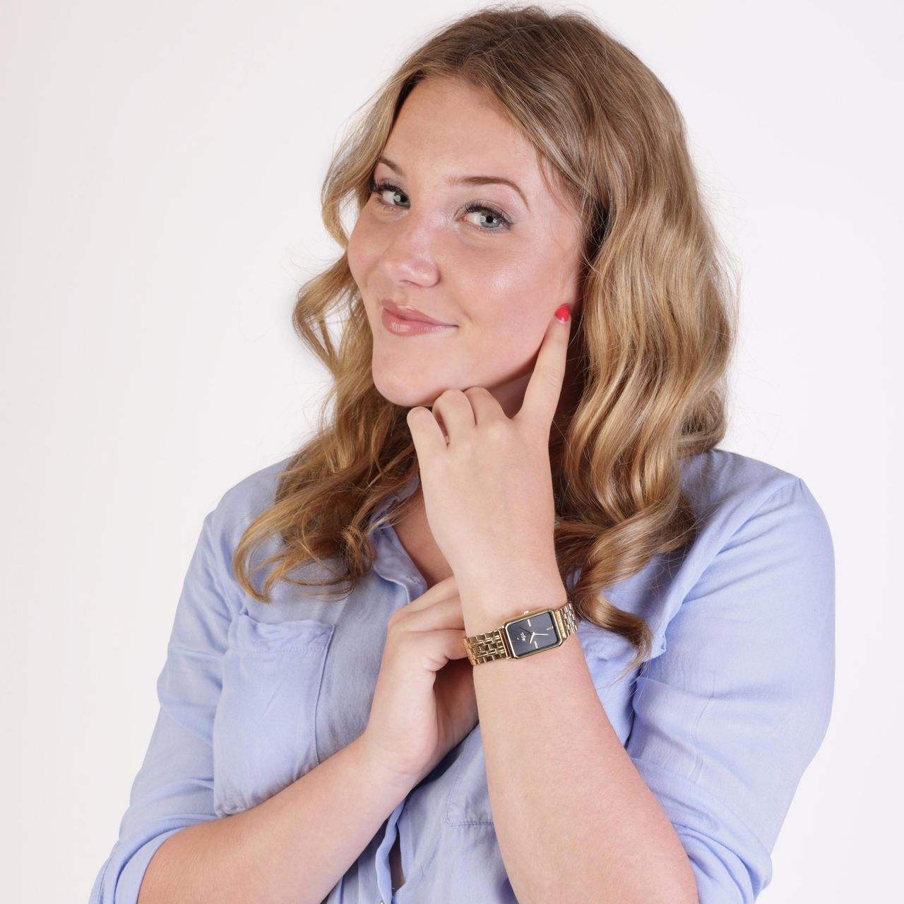 Regal dameshorloge met een goudkleurige band