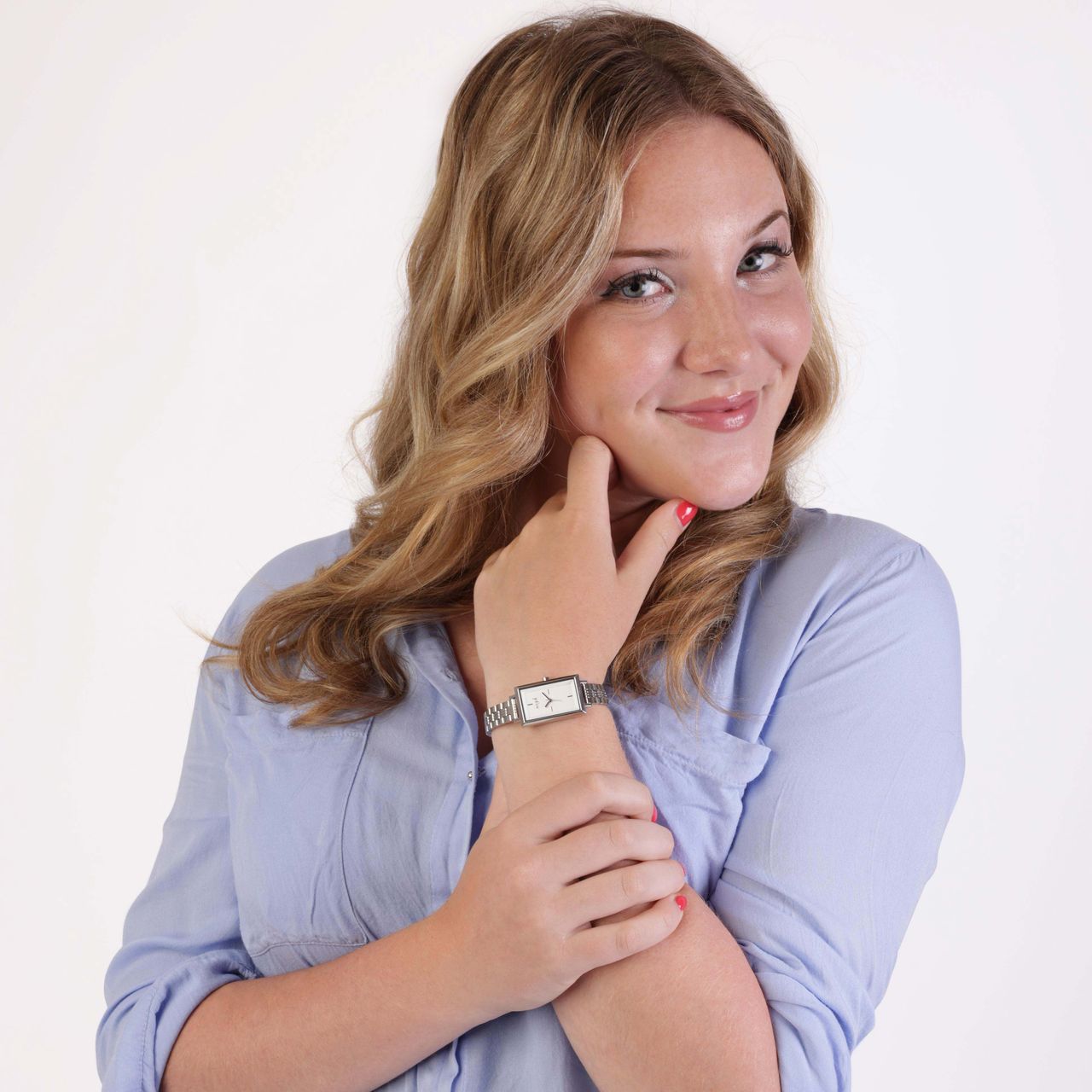 Regal horloge met een stalen kast en band