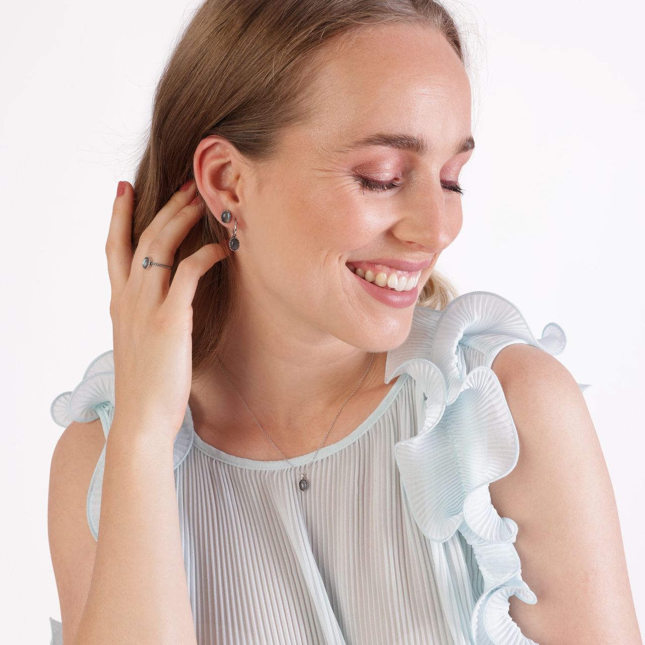 Zilveren oorknoppen met Gemstone labradorite