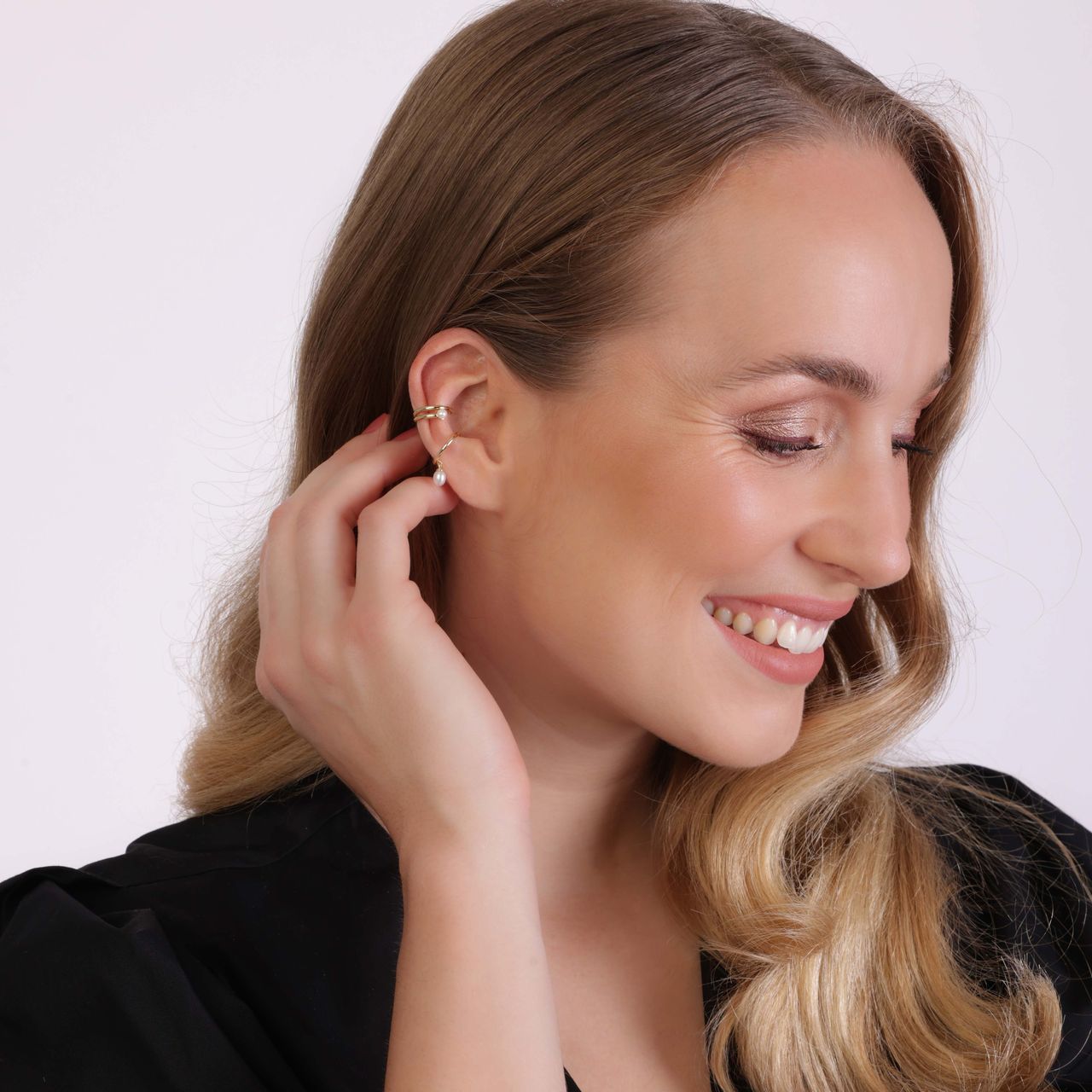 Zilveren goldplated ear cuff voor dames met zoetwaterparel