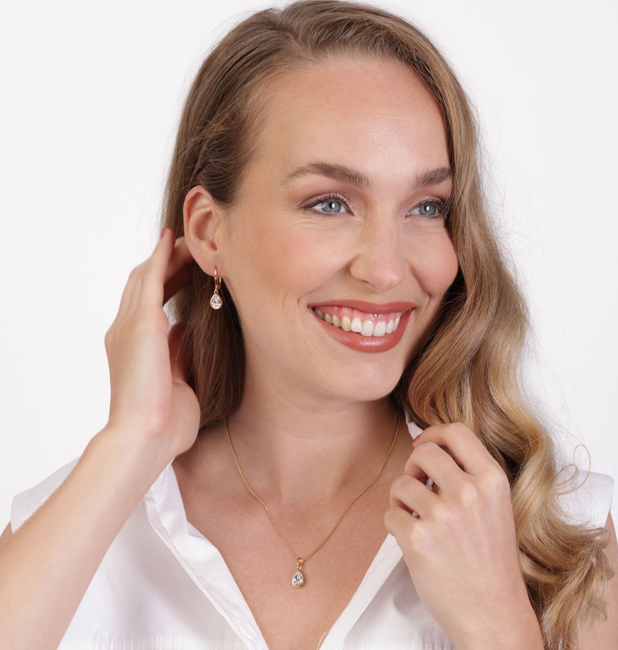 Zilveren goldplated oorringhangers met kristal voor dames