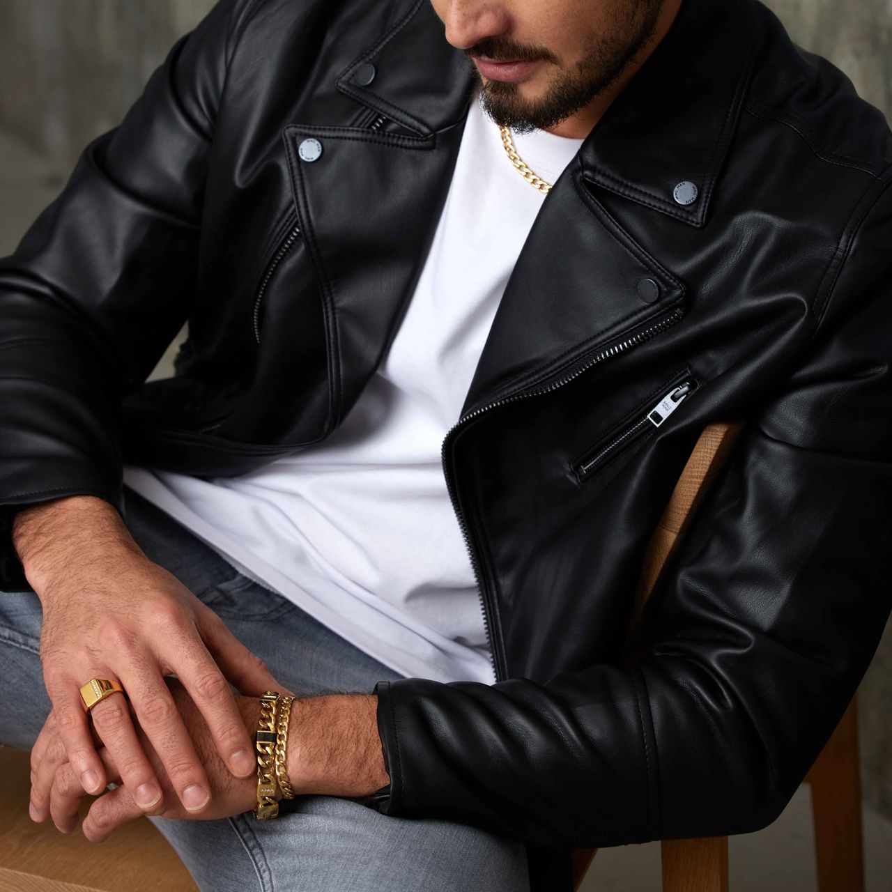 Stalen goldplated herenzegelring met zirkonia