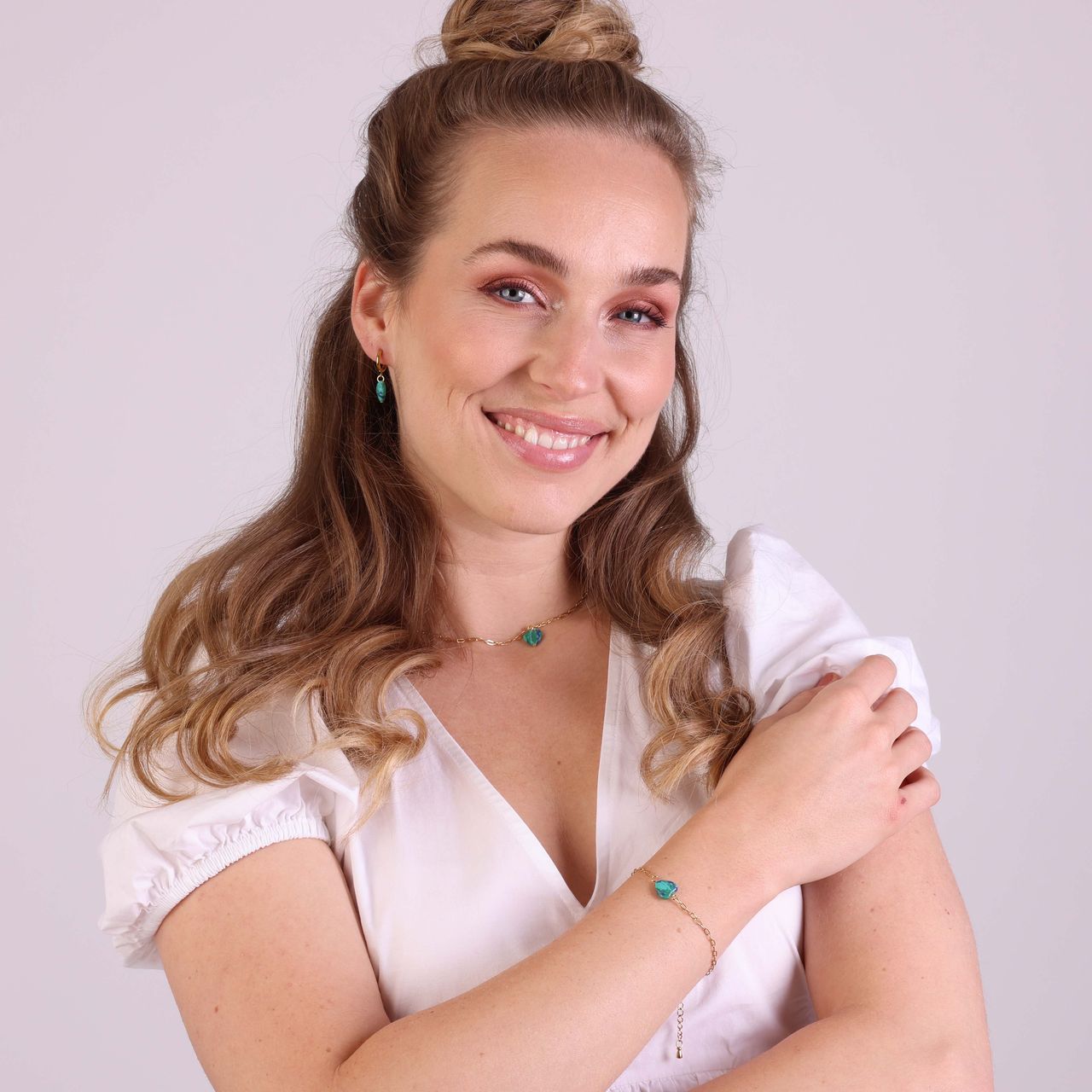 Stalen goldplated oorbellen met hart malachiet