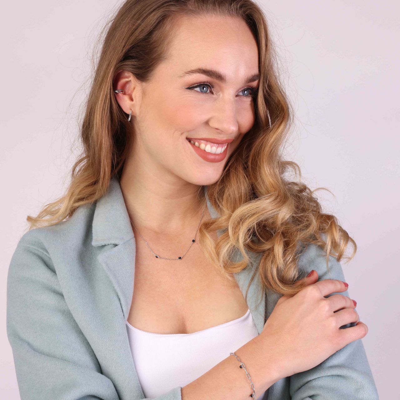 Zilveren ketting rond zirkonia zwart