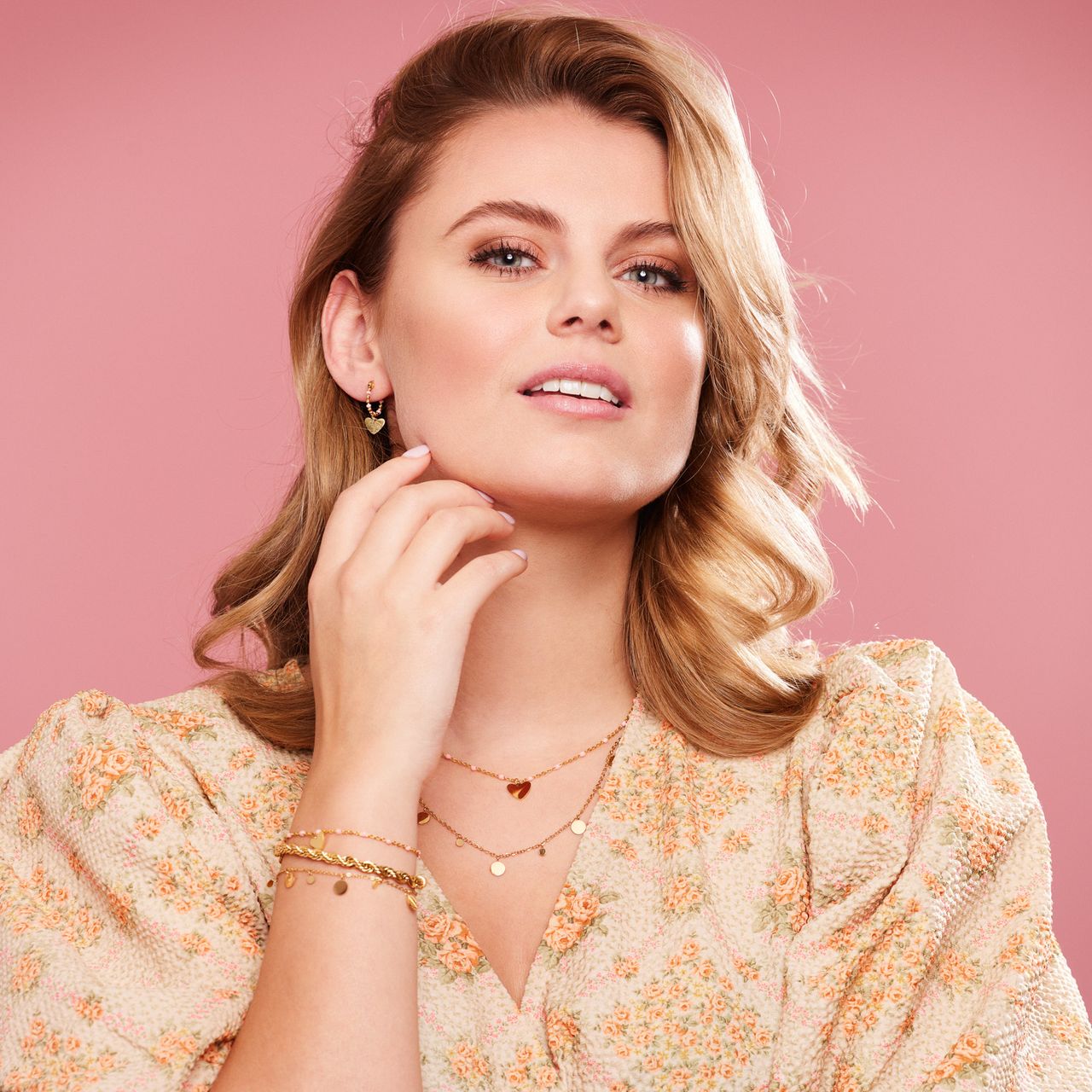 Stalen goldplated armband met hanger hart roze