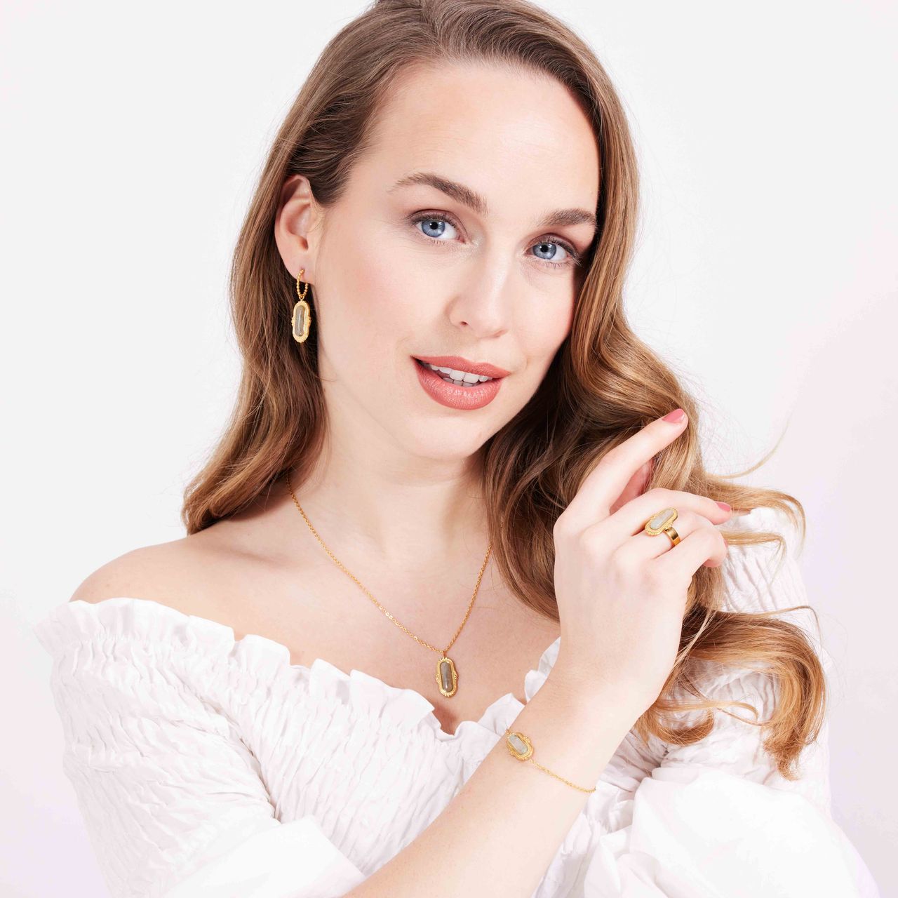 Stalen goldplated ring met ovale cats eye