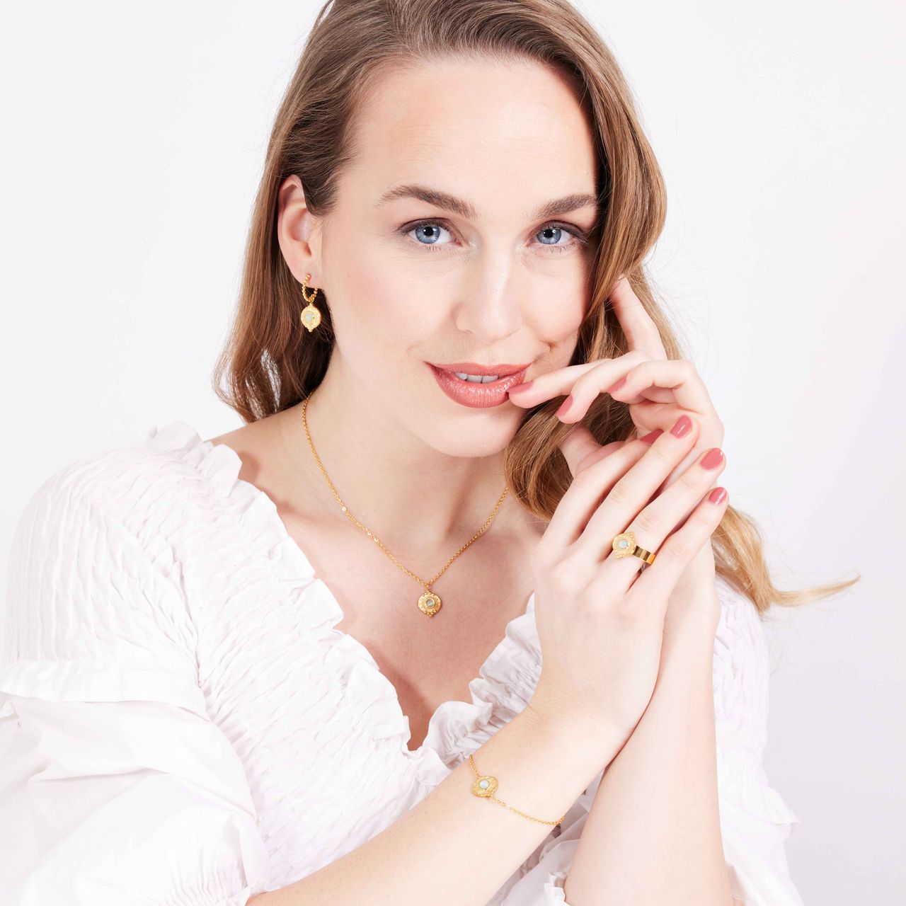 Stalen goldplated armband met ronde cats eye