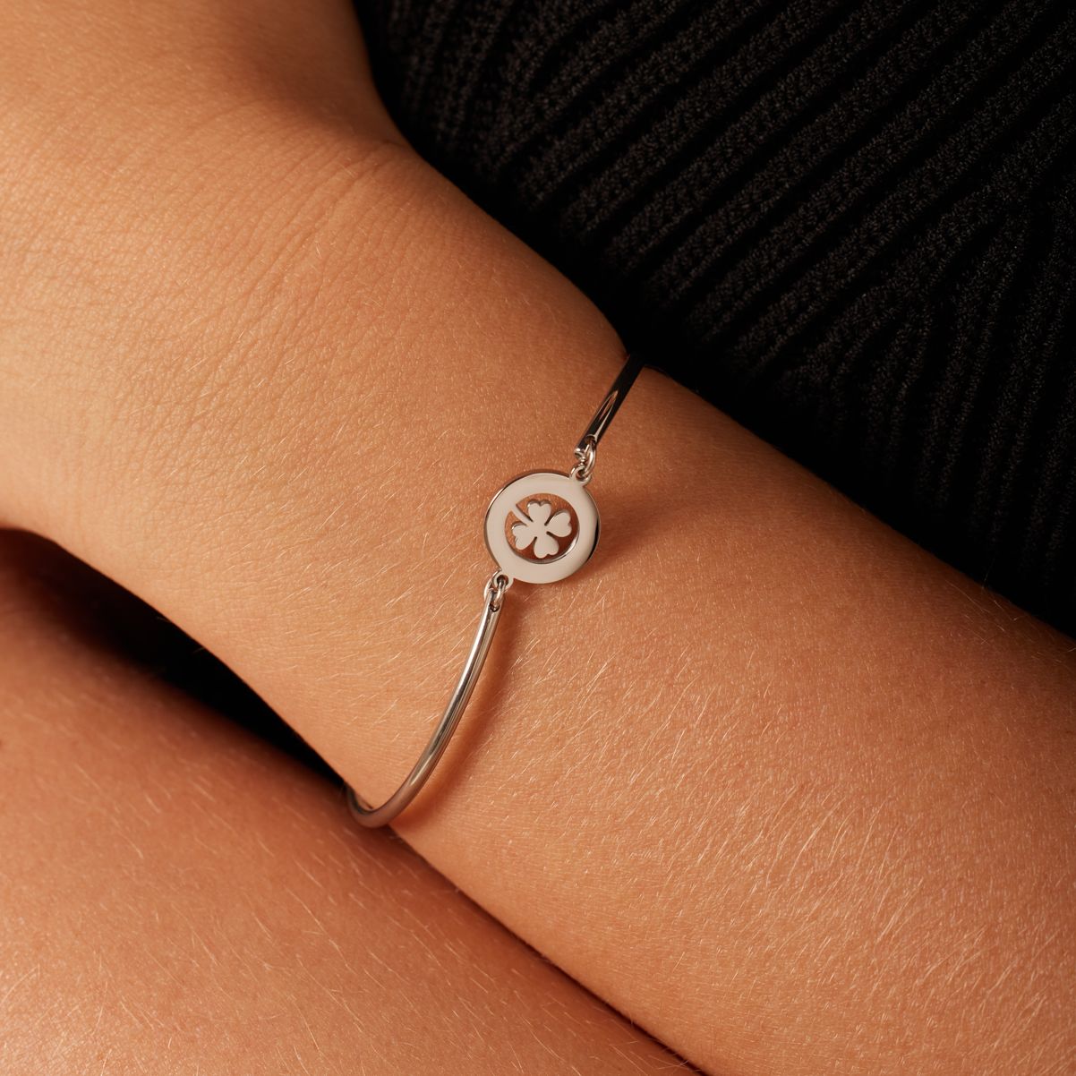 Stalen armband met open klaver