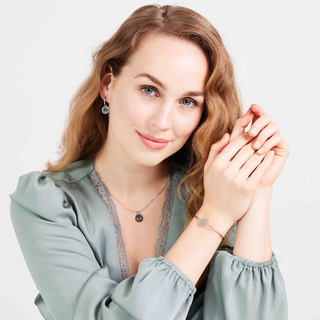 Stainless steel armband met letter - E