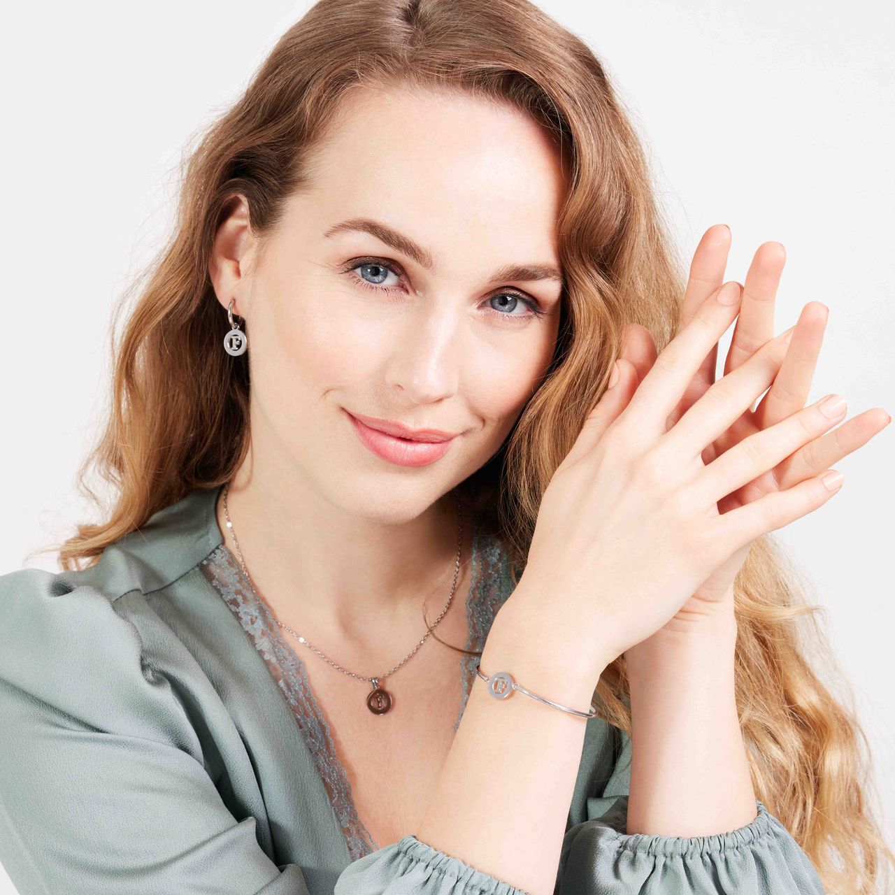 Stainless steel armband met letter - F