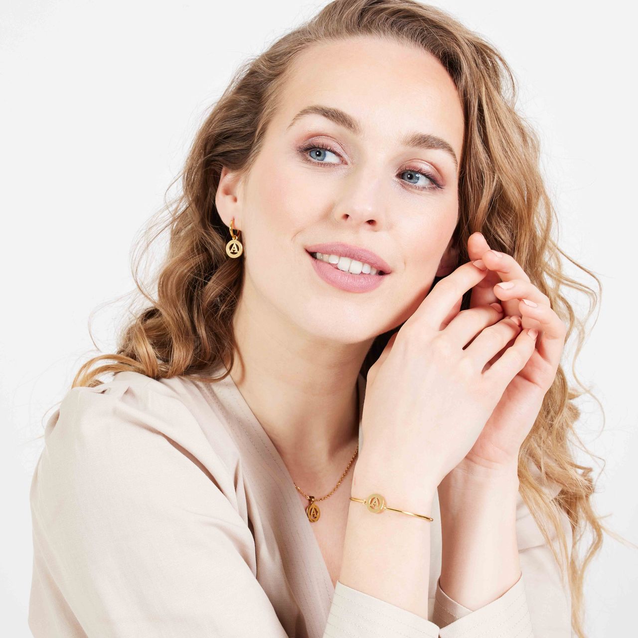 Stalen goldplated fantasiearmband met letterhanger A voor dames