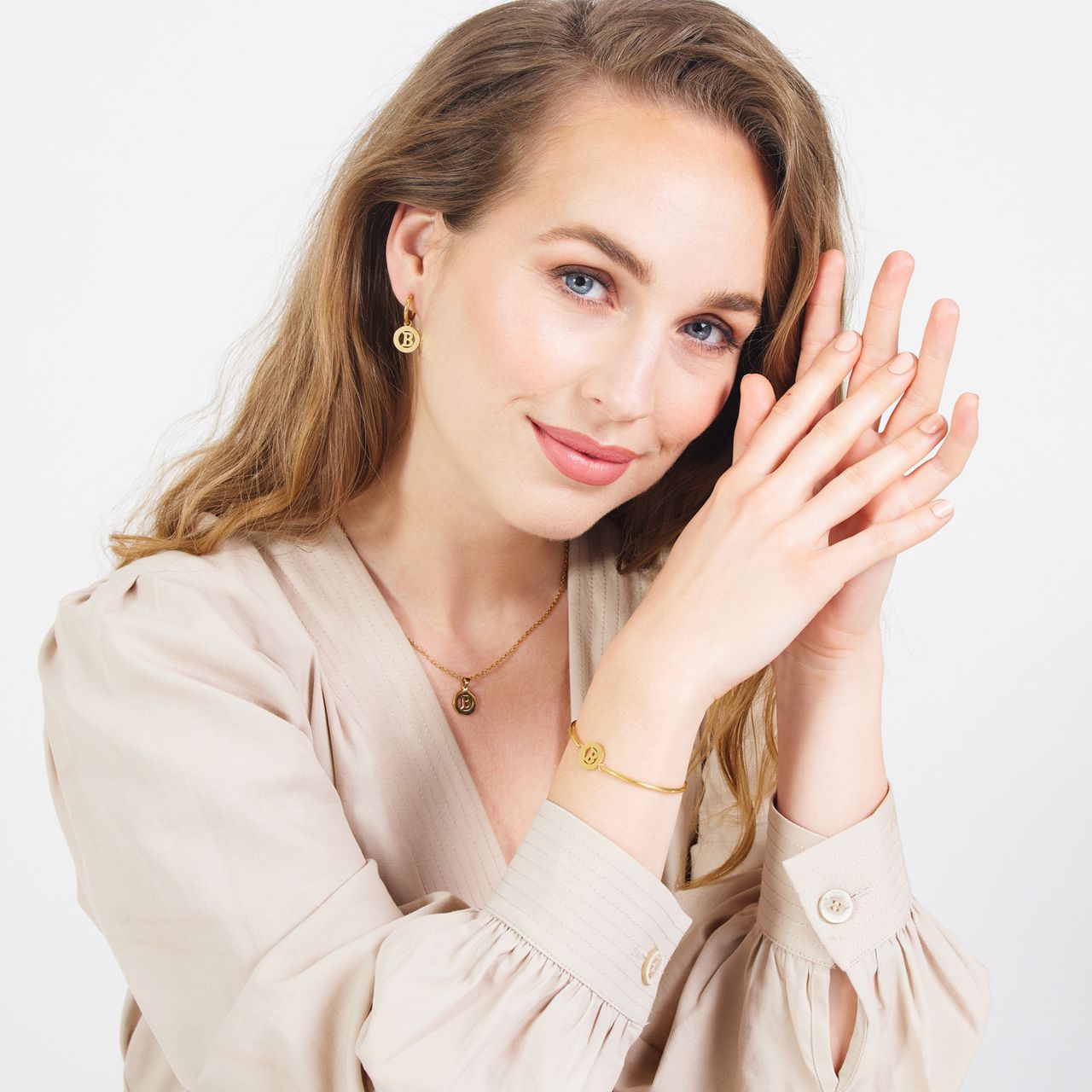 Stainless steel goldplated fantasiearmband met letterhanger B voor dames