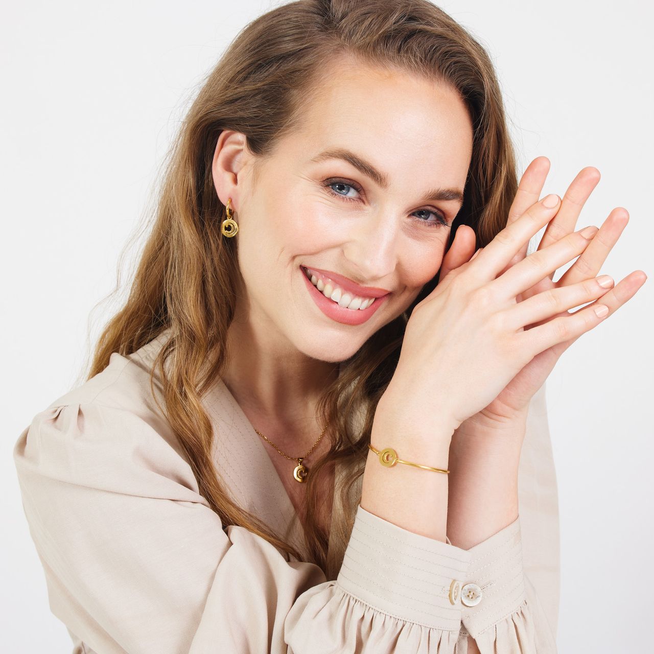 Stainless steel goldplated fantasiearmband met letterhanger C voor dames