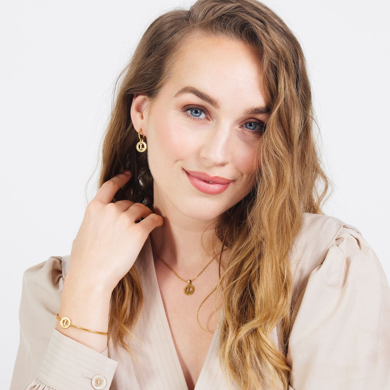 Stalen goldplated fantasiearmband met letterhanger L voor dames