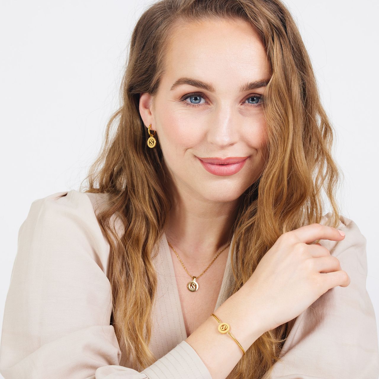 Stainless steel goldplated fantasiearmband met letterhanger S voor dames