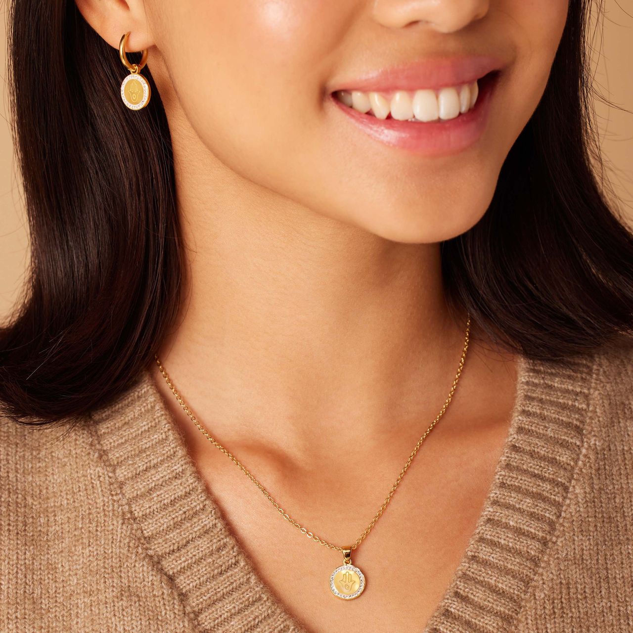 LivLiv stainless steel goldplated oorringen met hamsa hand voor dames
