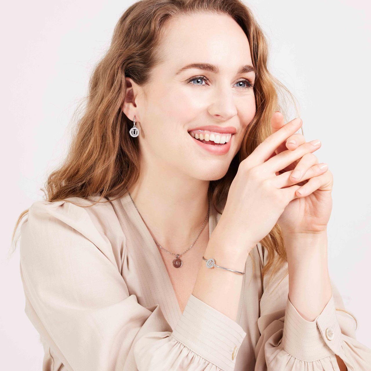 Stainless steel oorbellen met letter - U