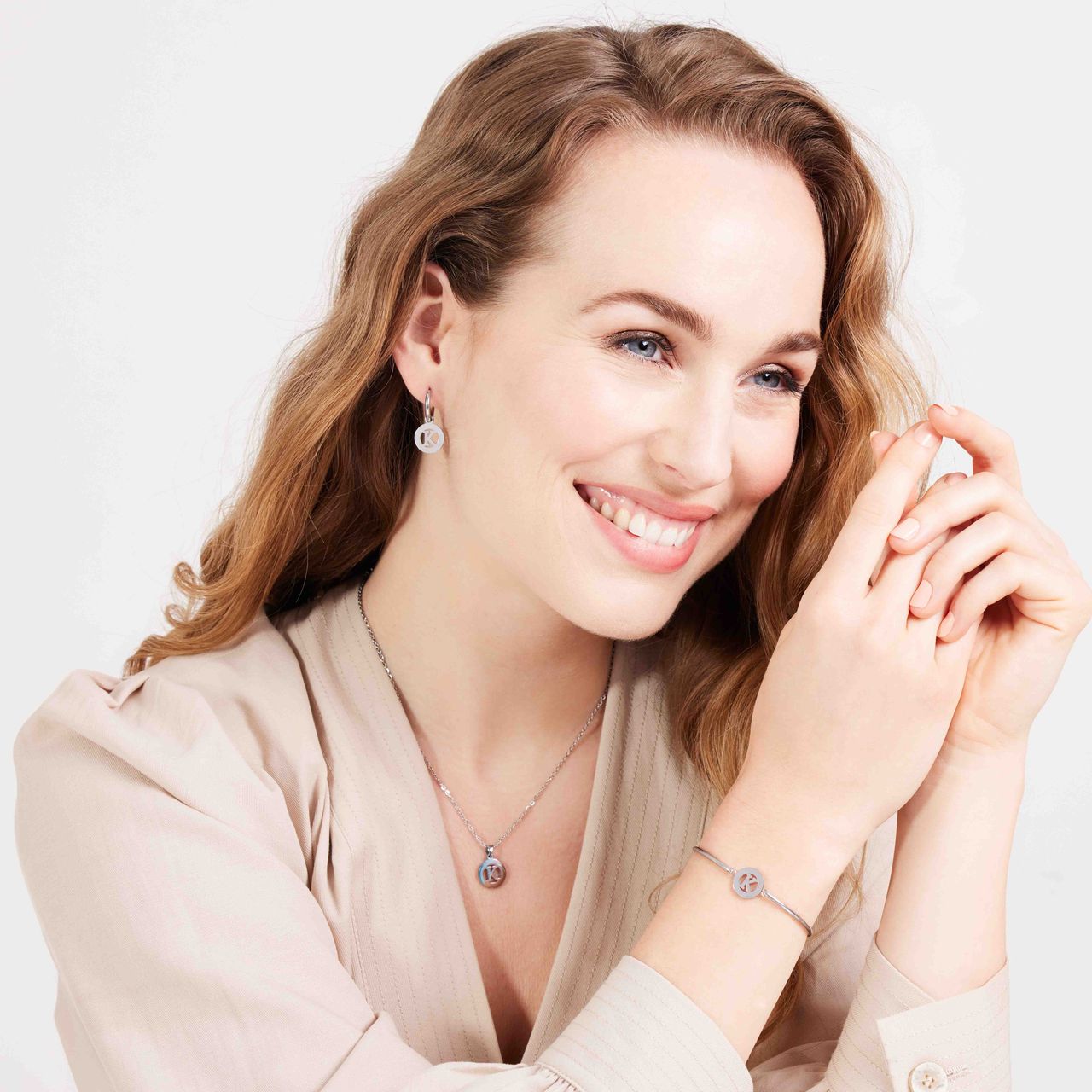 Stainless steel oorbellen met letter - K