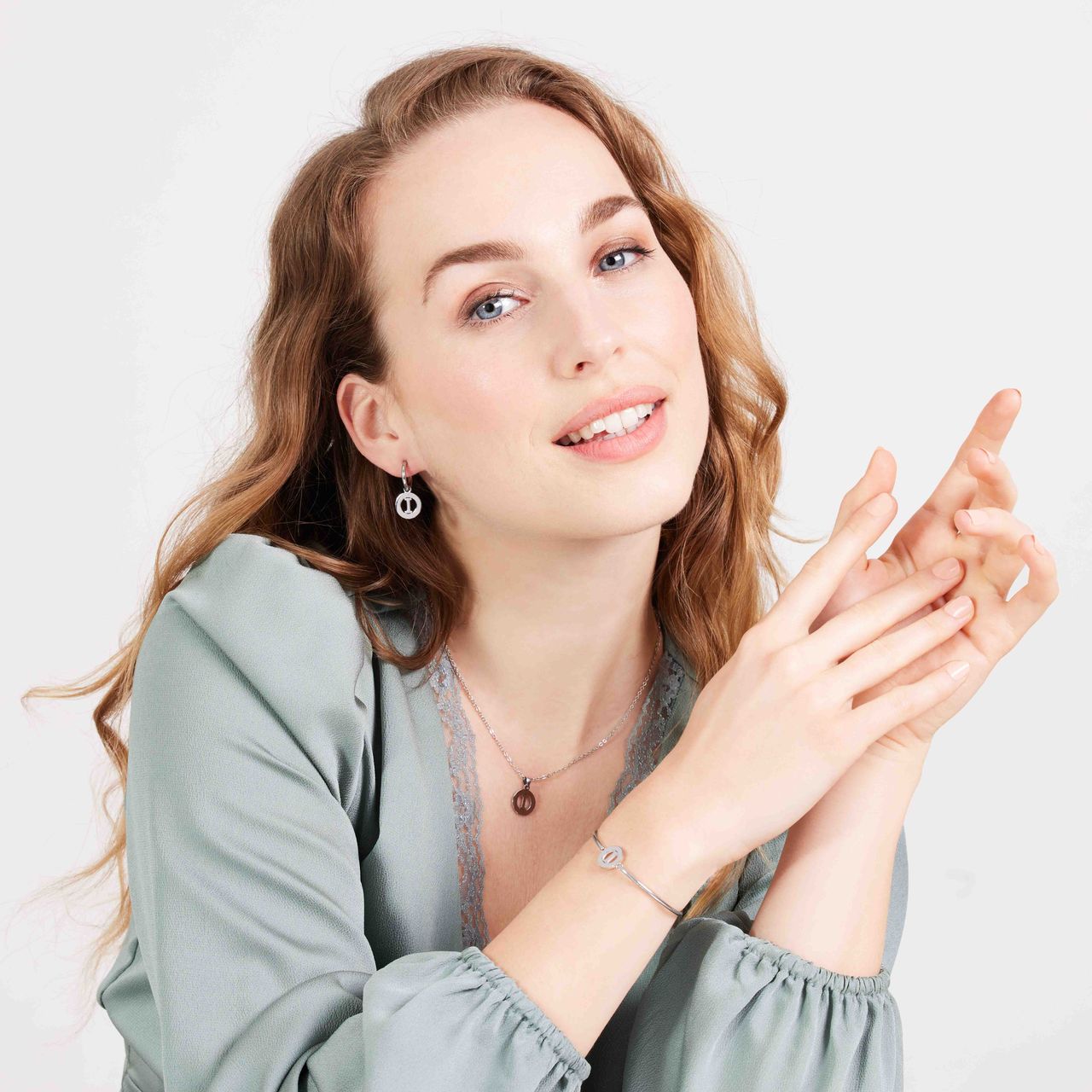 Stainless steel oorbellen met letter - I