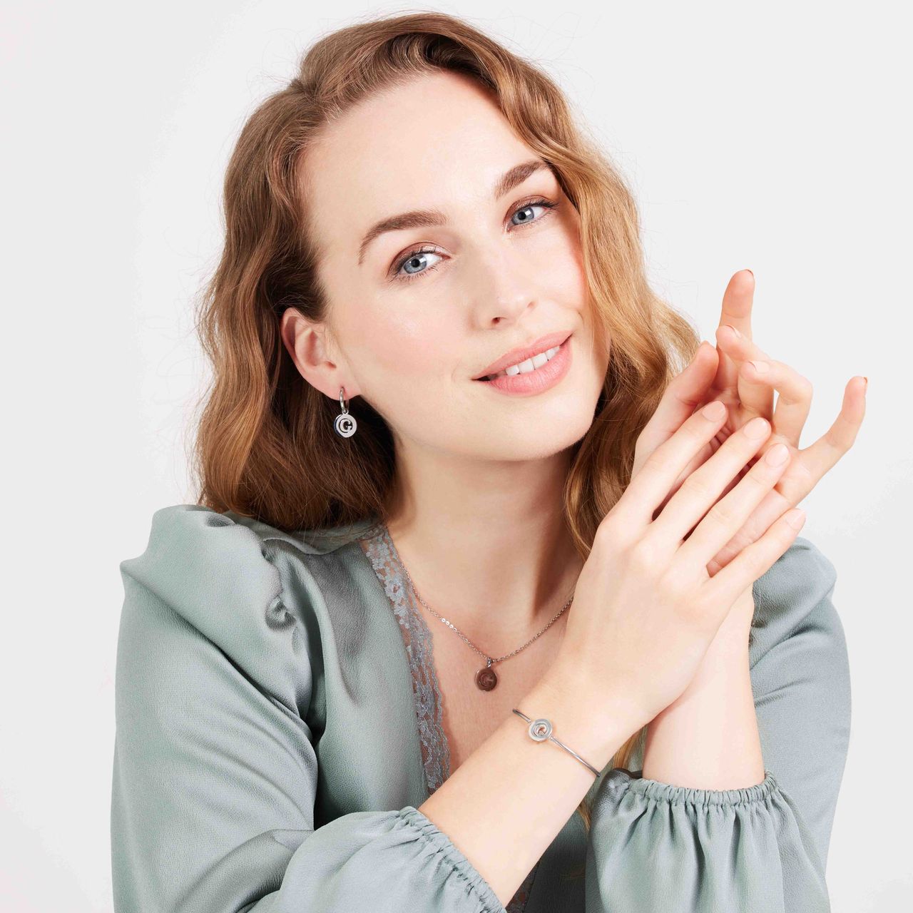 Stainless steel oorbellen met letter - G