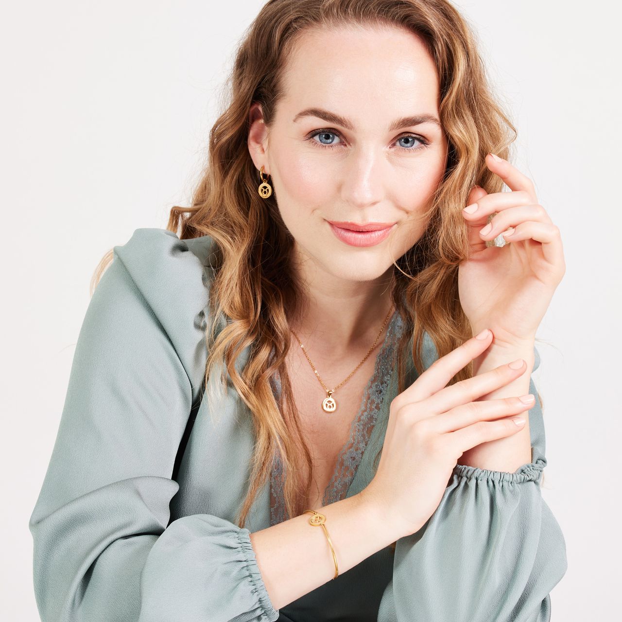 Stalen goldplated oorringen sterrenbeeld Stier voor dames