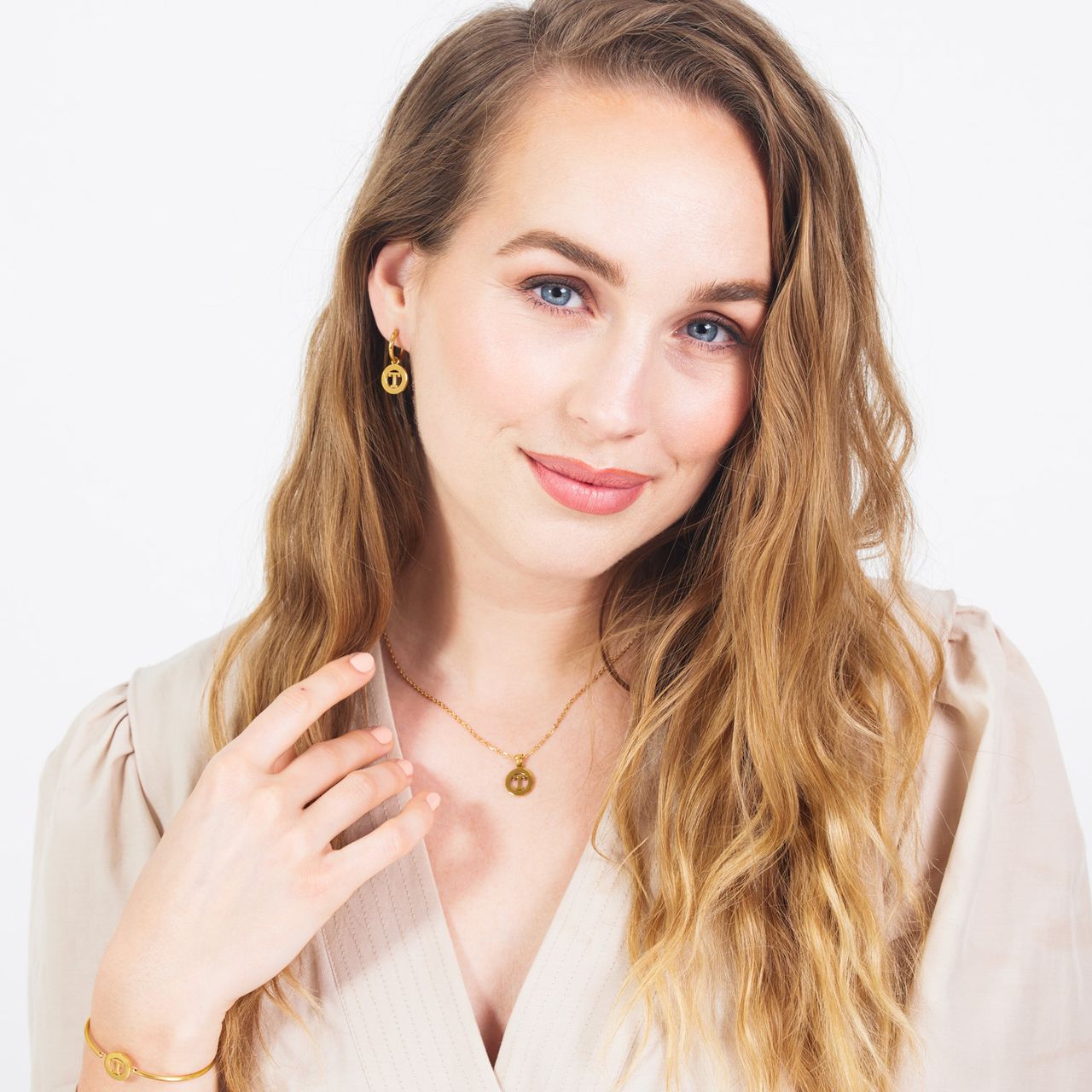 Stainless steel goldplated ketting met letterhanger T voor dames