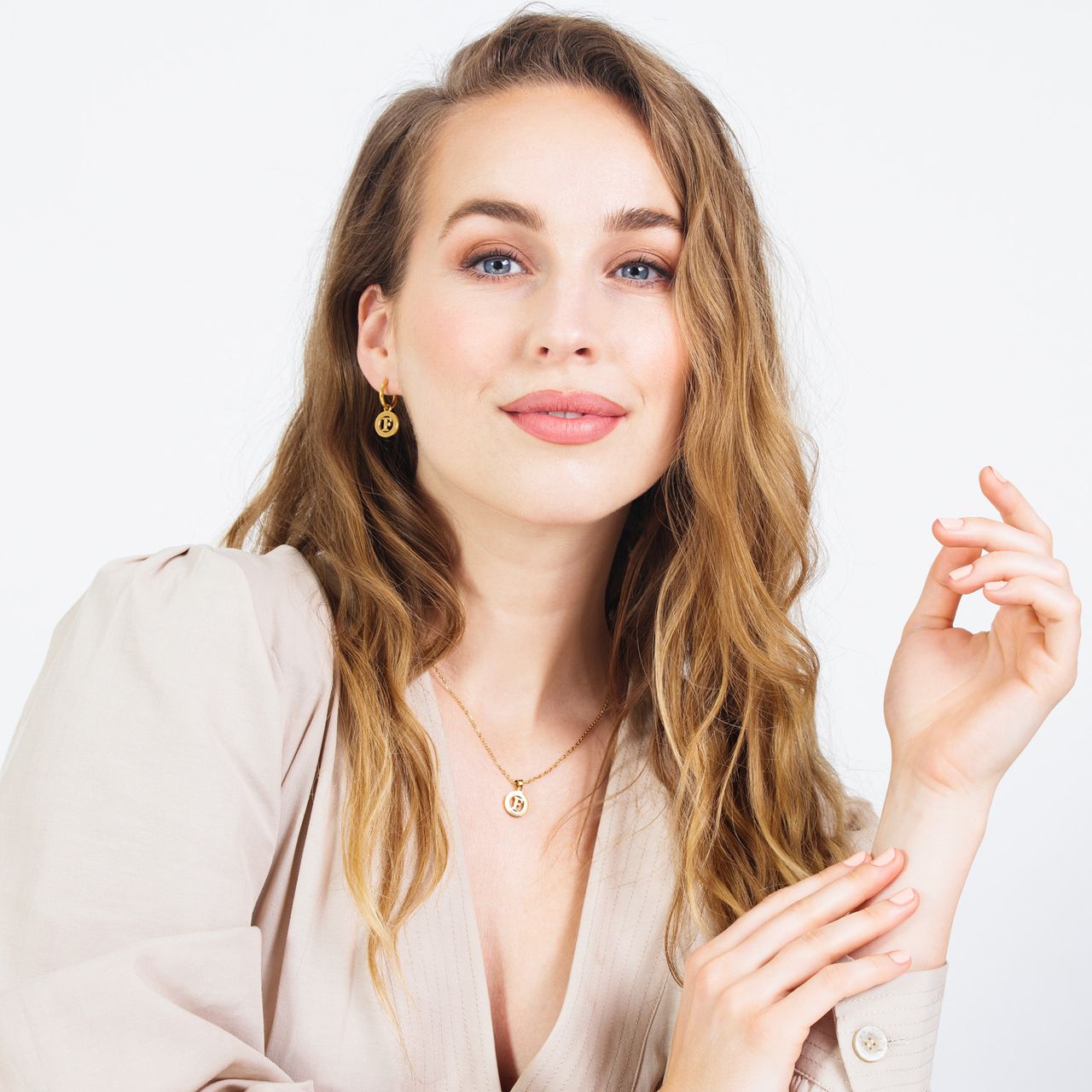 Stainless steel goldplated ketting met letter - F