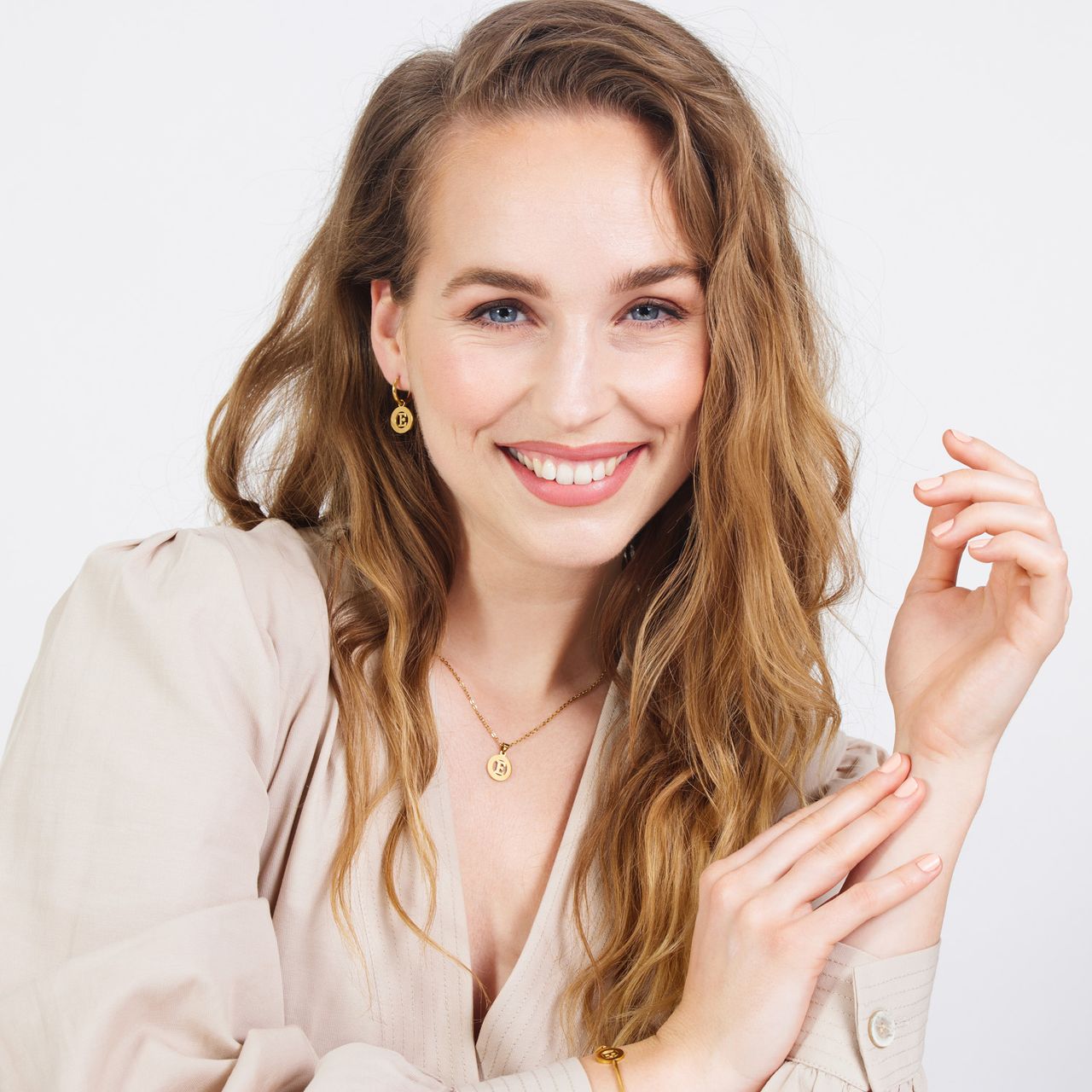 Stainless steel goldplated ketting met letterhanger E voor dames