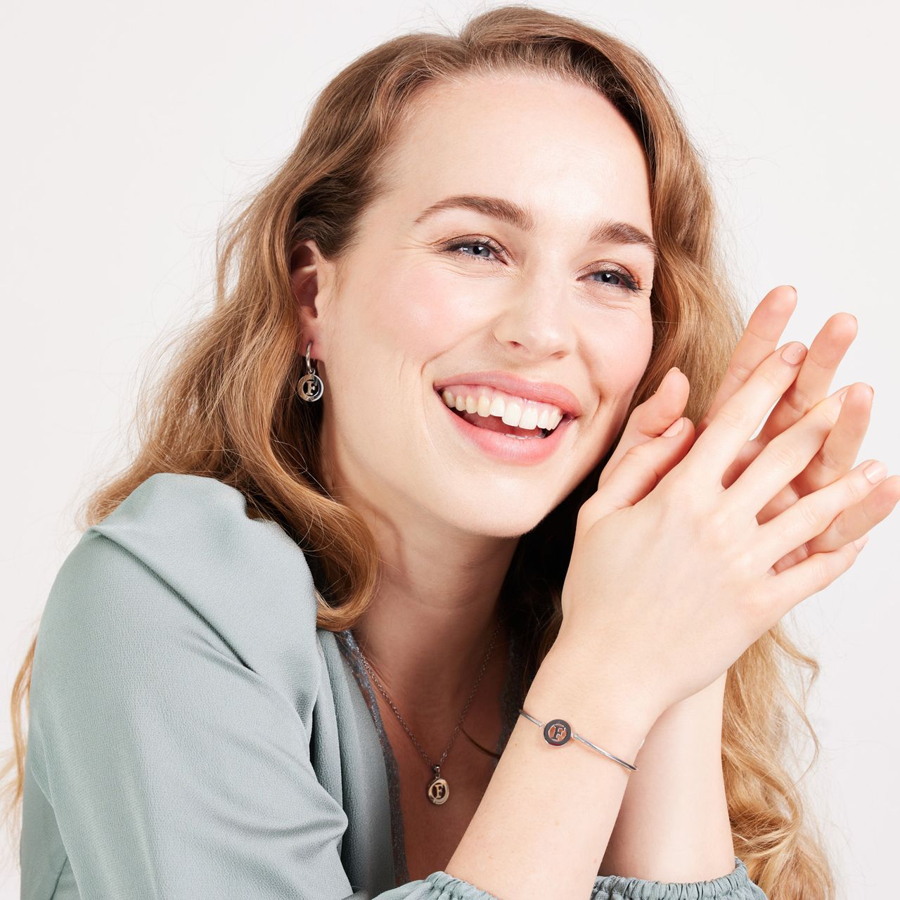 Stalen ketting met letter - F