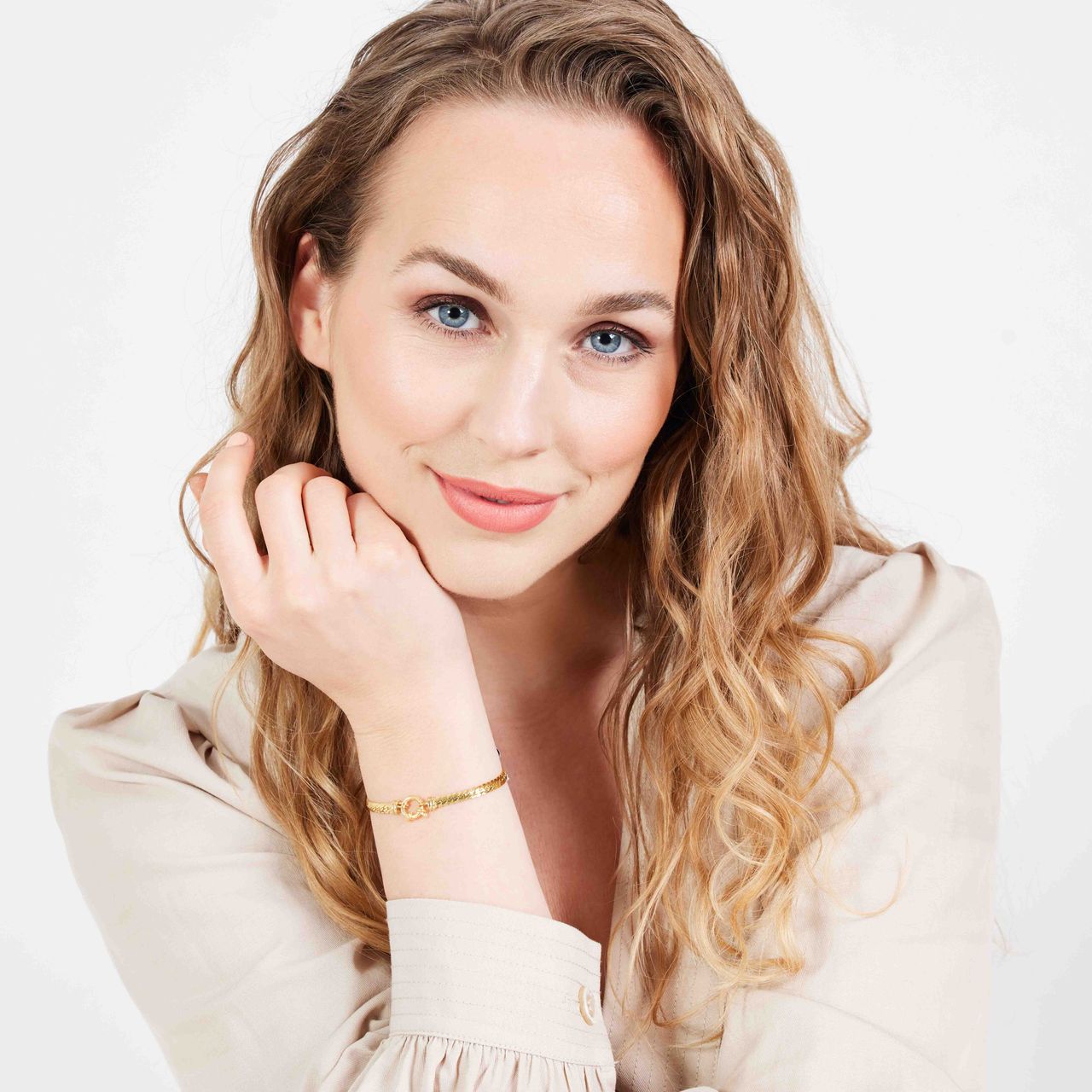 Goldplattiertes Armband aus recyceltem Silber mit Fischgrätgliedern