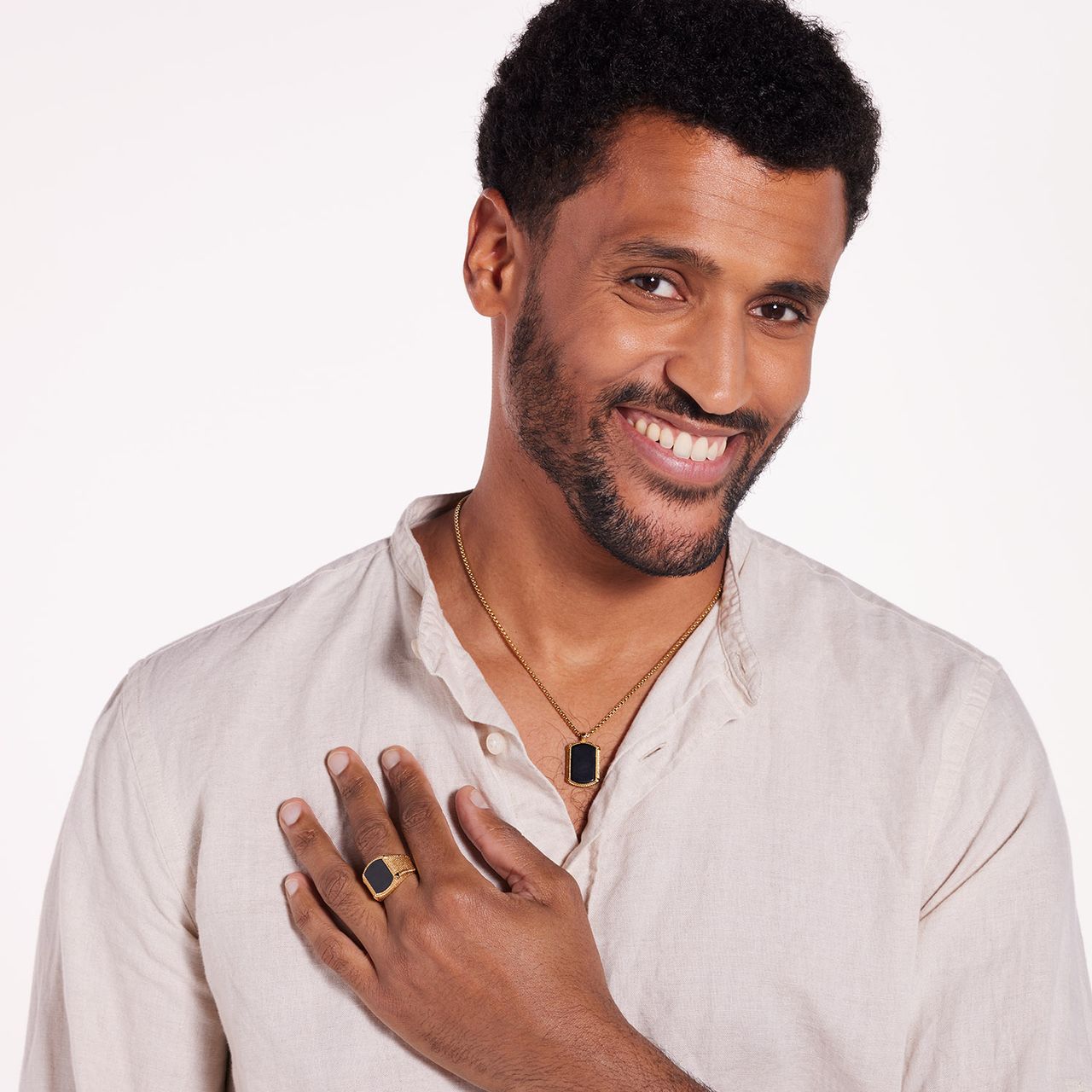 Stainless steel goldplated herenzegelring met zwarte agaat