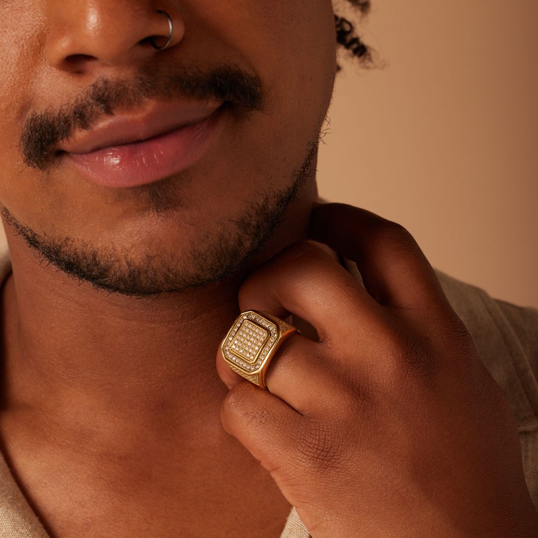 Stalen goldplated herenzegelring met zirkonia