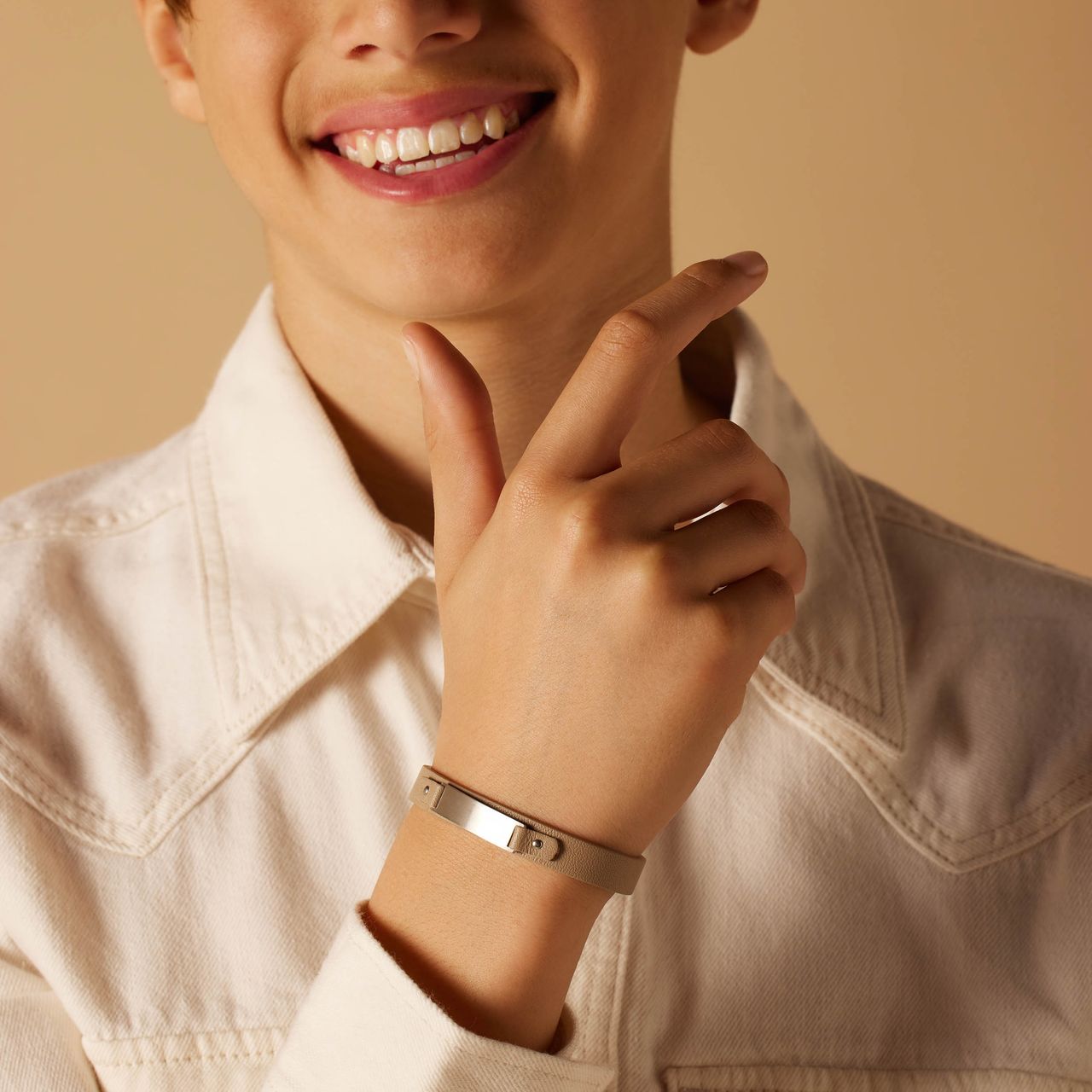 Gerecycled stainless steel jongens armband leer zand