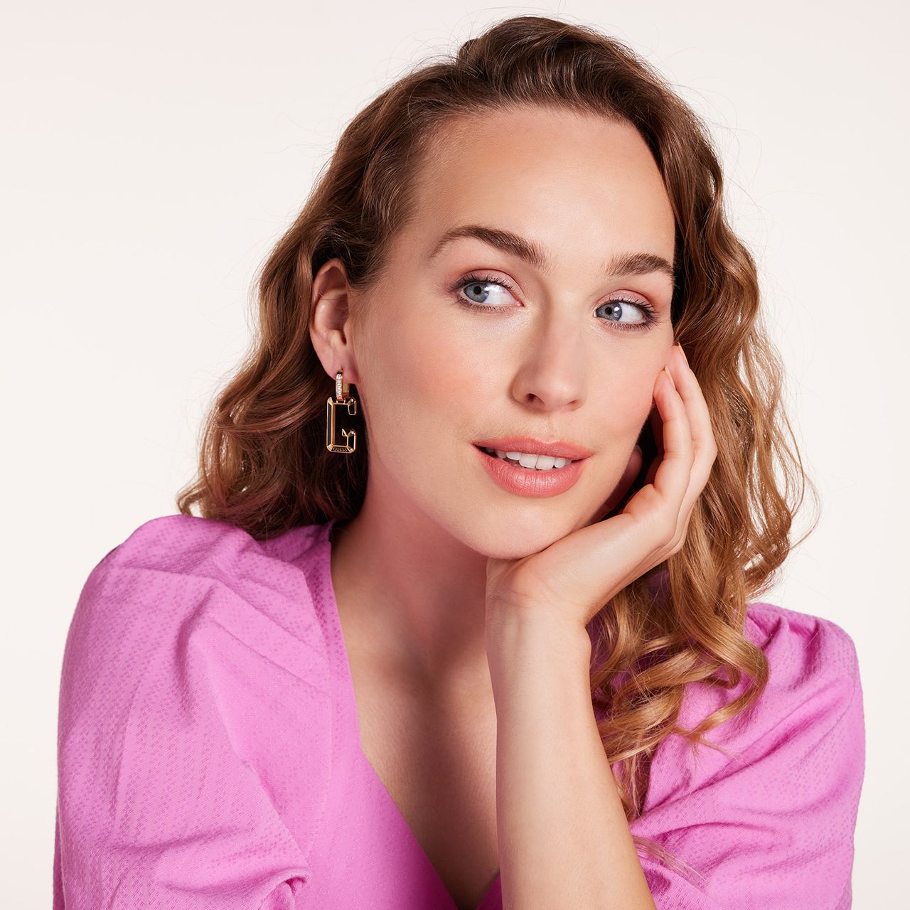 Guess stalen goldplated oorhangers met kristal voor dames