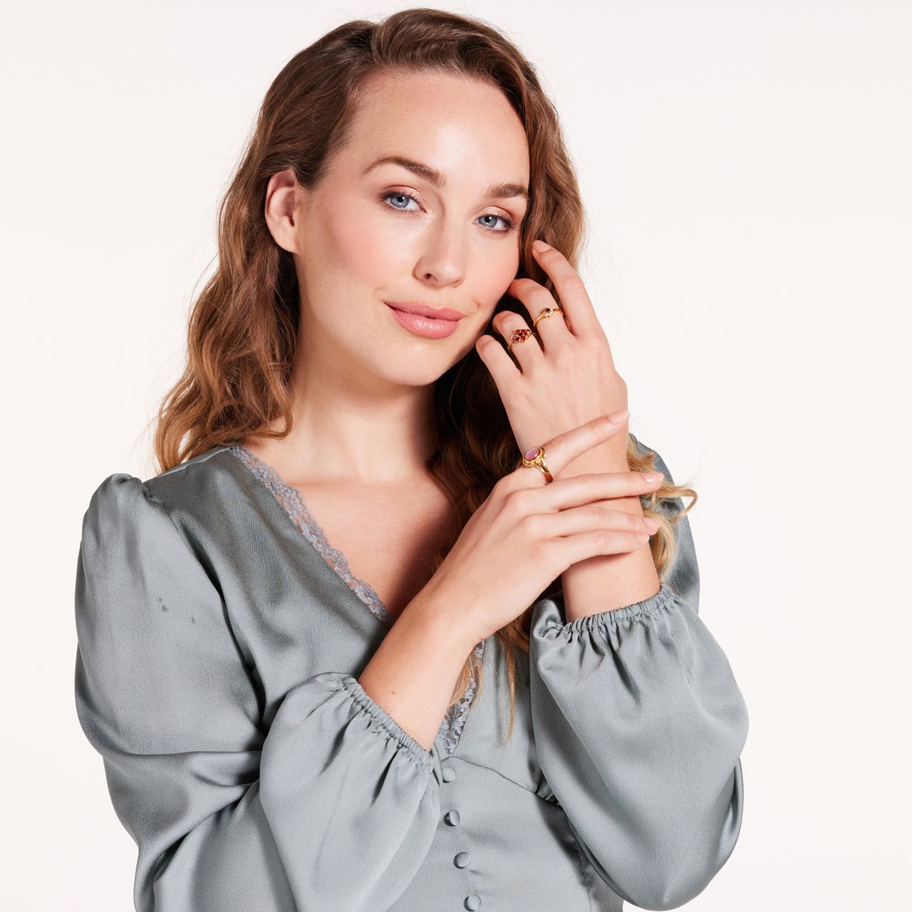 Stainless steel goldplated vintage ring met bloem ento rood