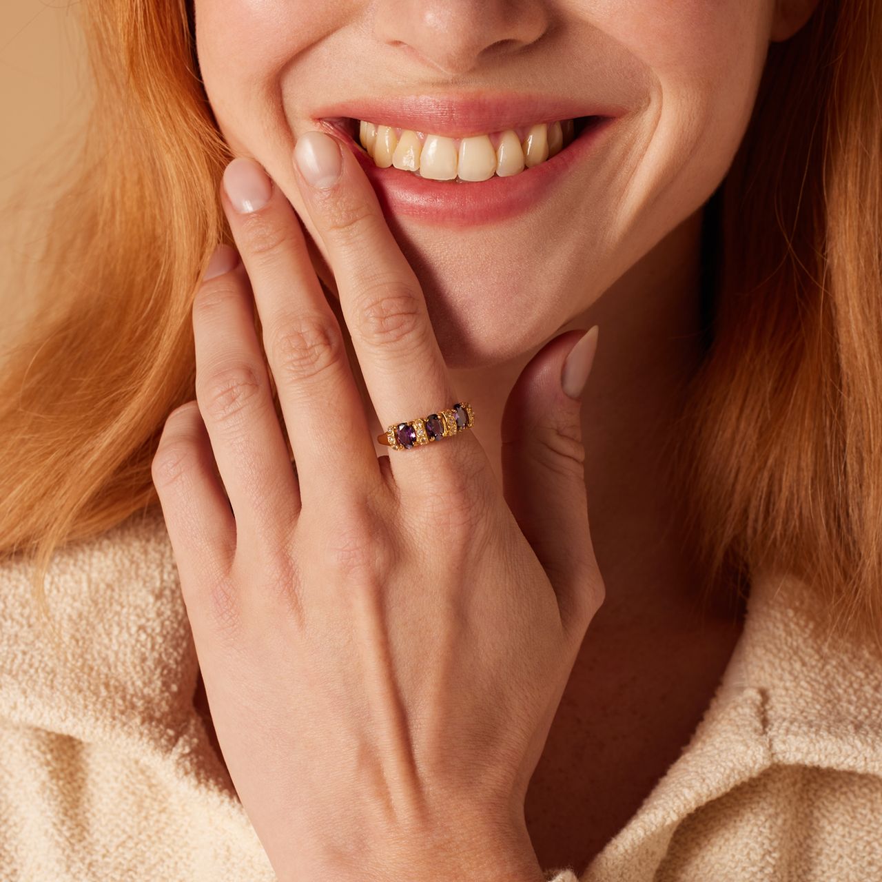 Stalen goldplated vintage ring met paarse en witte zirkonia