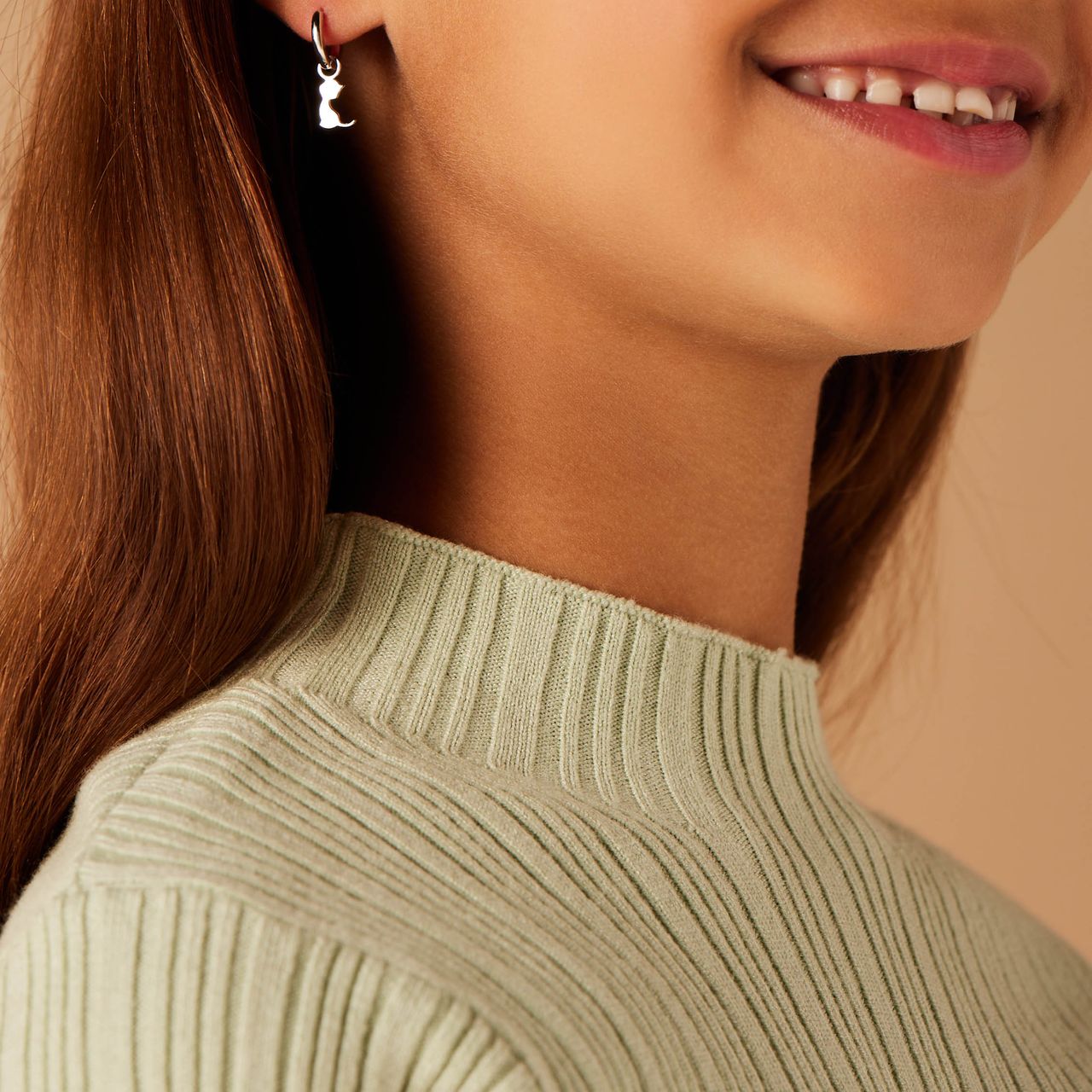 Zilveren oorringen met hanger kat