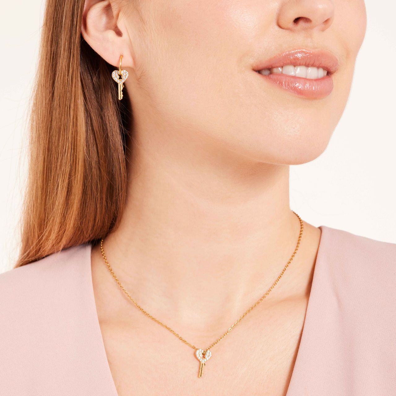 Stalen goldplated oorringen met hanger sleutel zirkonia