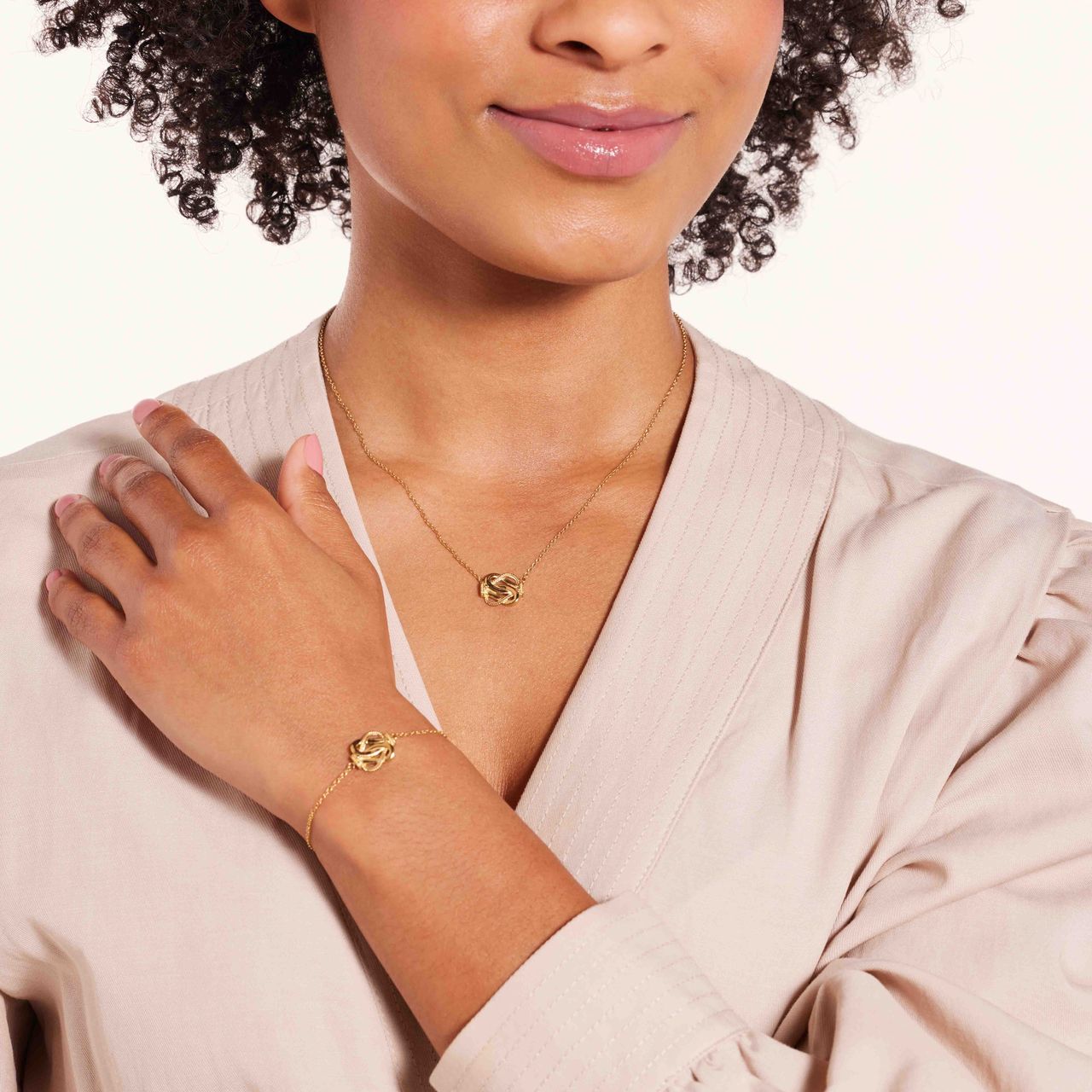 Stalen goldplated ketting met hanger surinaamse mattenklopper voor dames