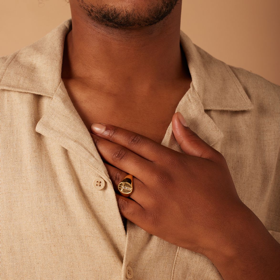 Gerecycled stainless steel goldplated ring met kruis