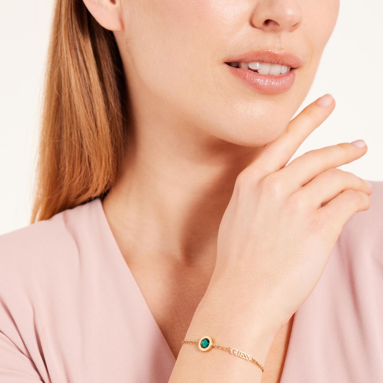 Guess stainless steel goldplated armband met hanger met kristal voor dames