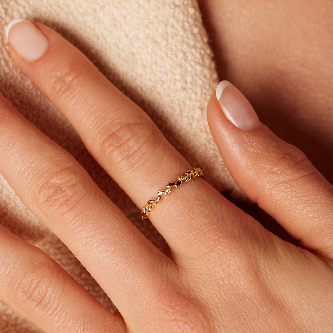 Zilveren goldplated ring blad met zirkonia voor dames