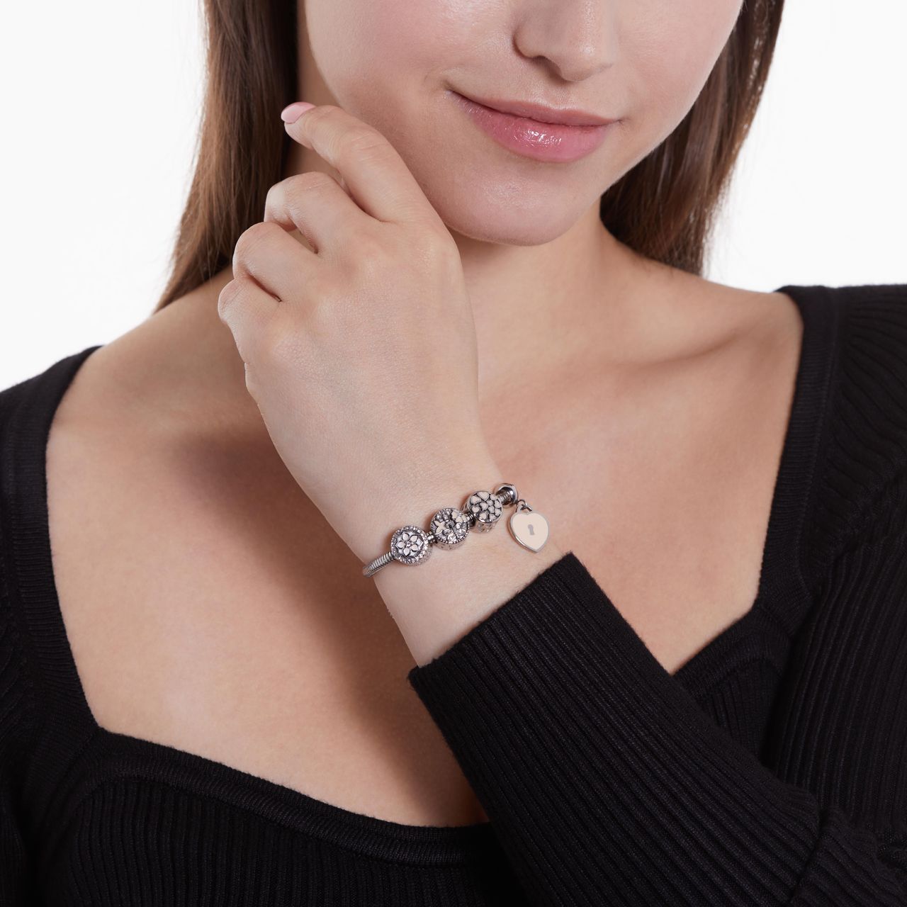 Runder Charm aus Edelstahl mit Schmetterlingen